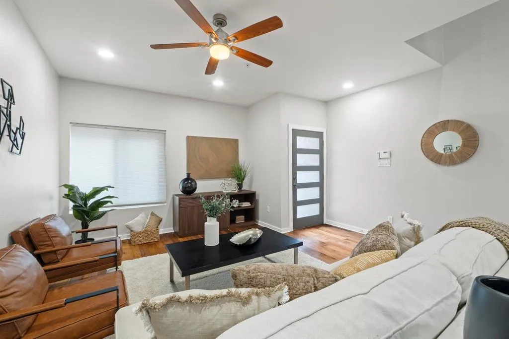 Photo 2 of 503 SWANEE DR #19