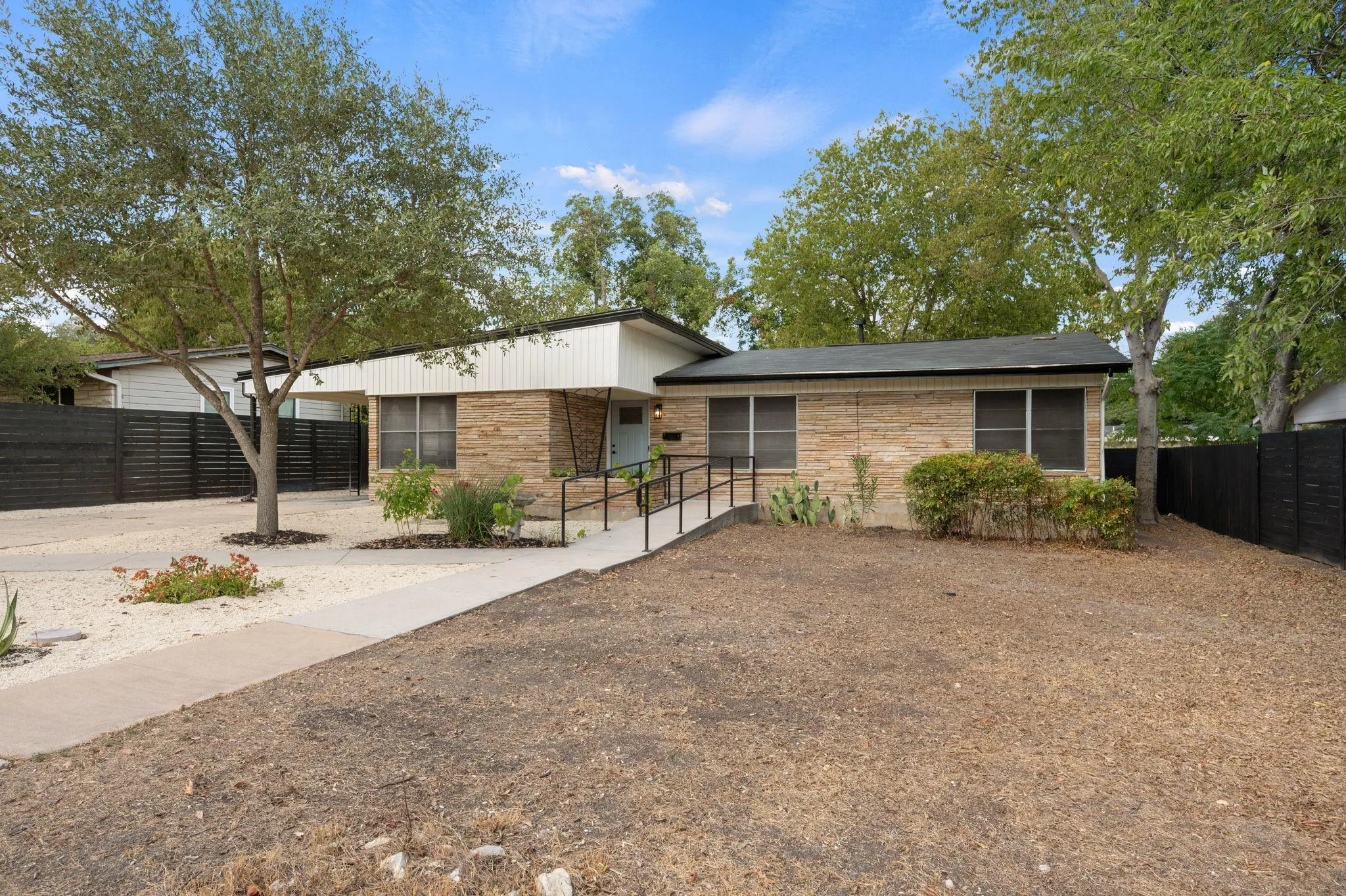 Photo 3 of 1418 LARKWOOD DR