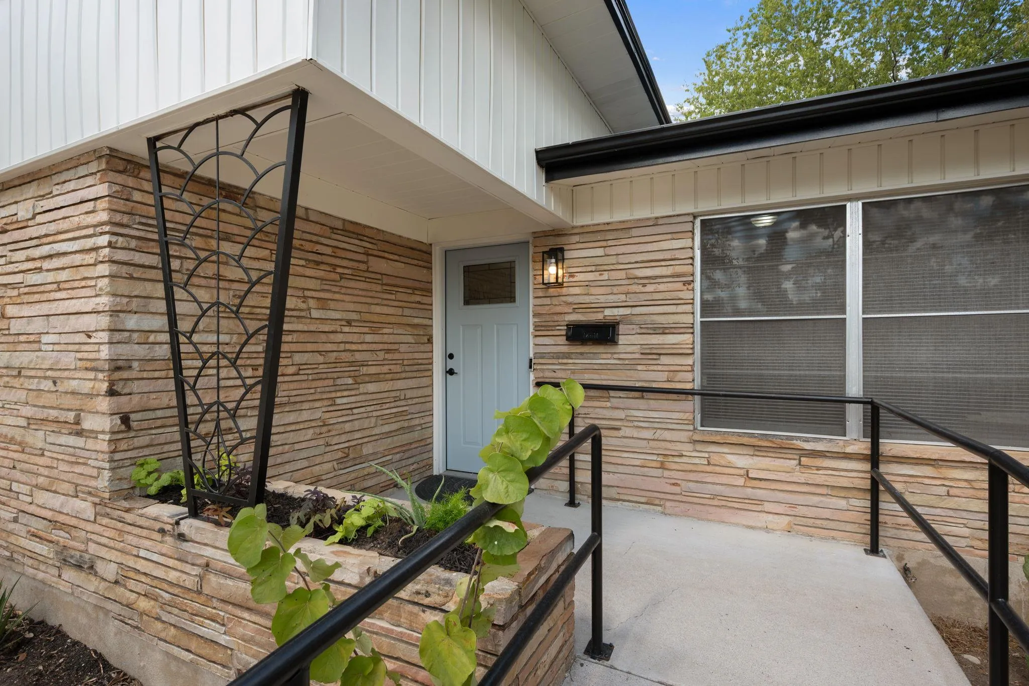 Photo 5 of 1418 LARKWOOD DR