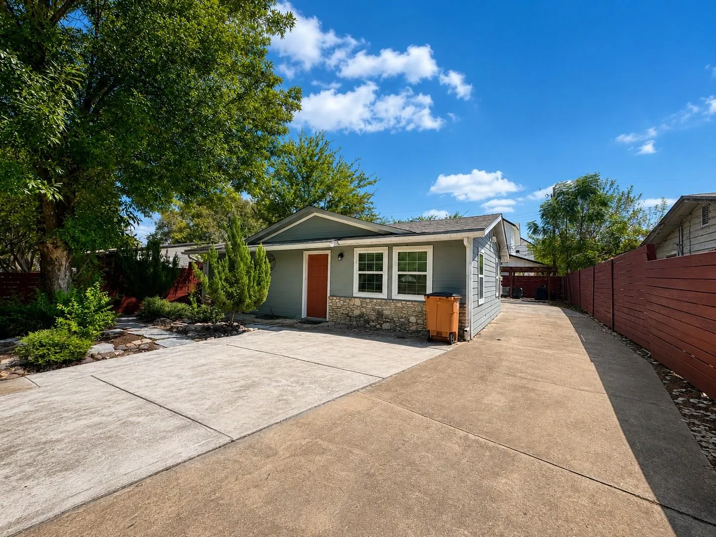 Photo 2 of 6711 CRUZ ST