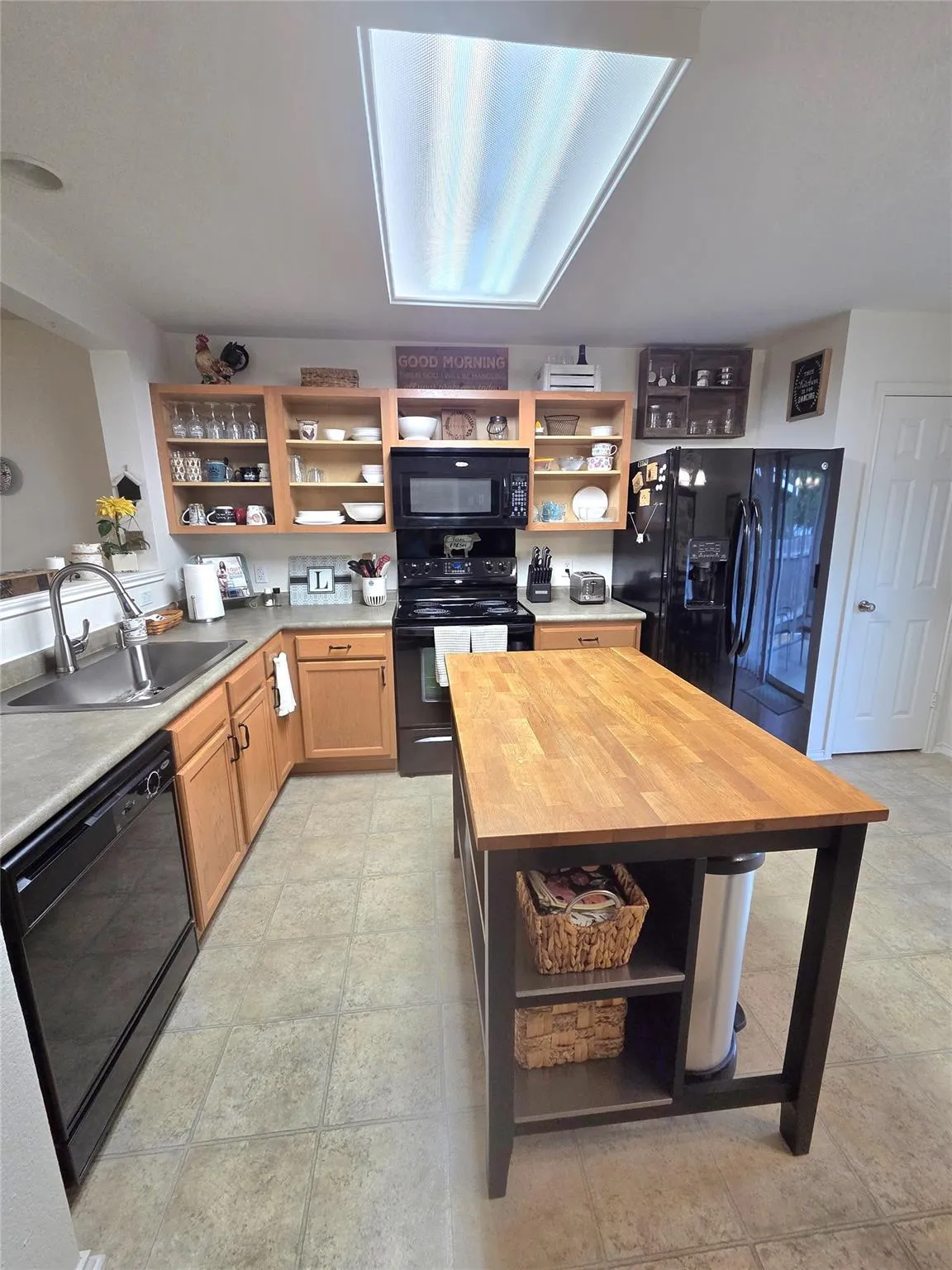 Photo 4 of 2408 MCCOOK DR
