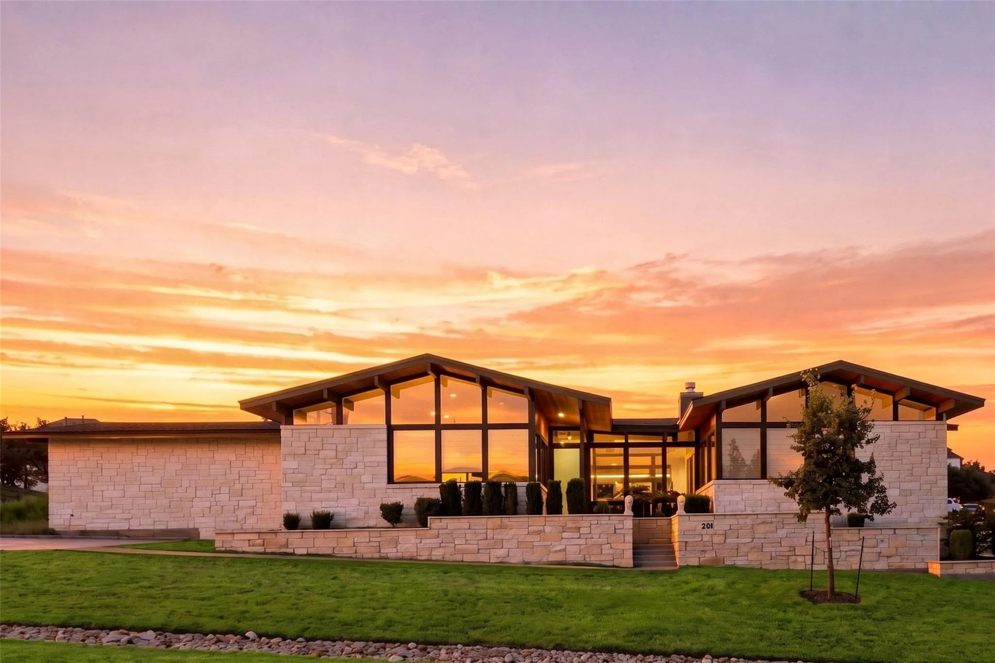 Photo of 206 WATERS VIEW CT, Dripping Springs, TX, 78620
