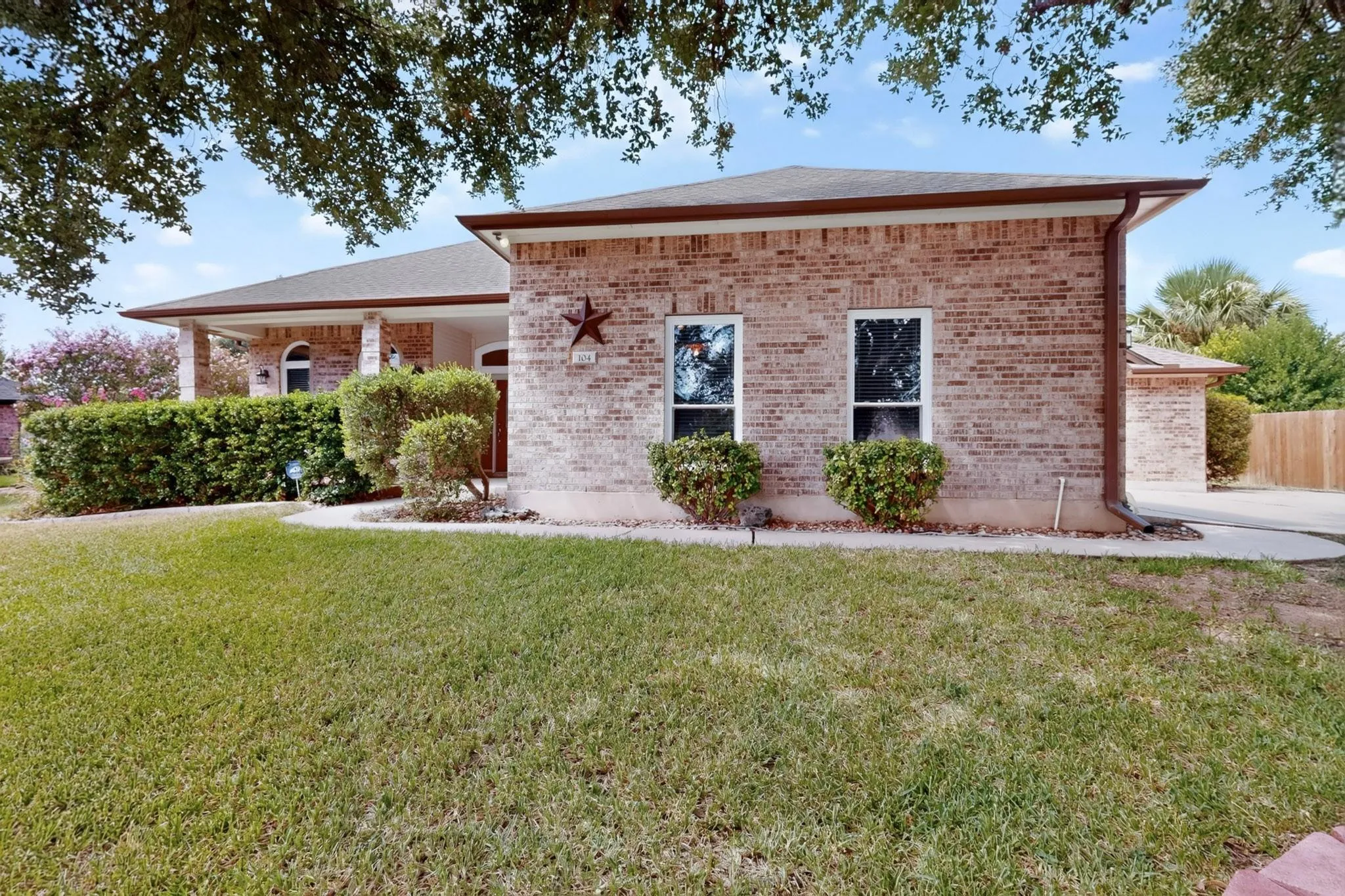 Photo 4 of 104 RIVER PARK LN