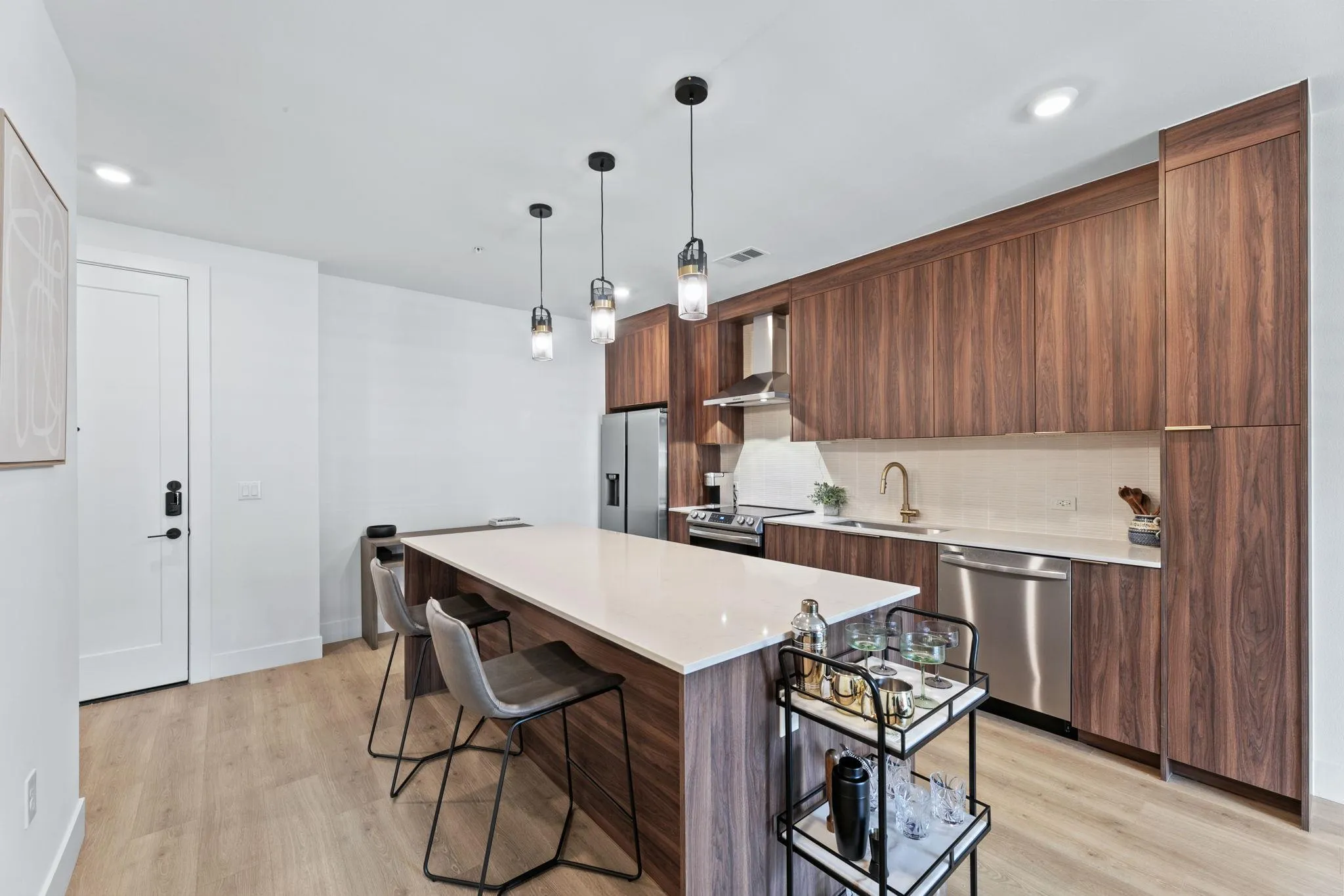 Photo 4 of 1701 SIMOND AVE #407