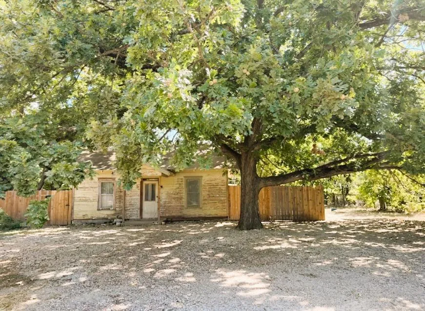Photo of 443 W JACKSON ST, Bartlett, TX, 76511