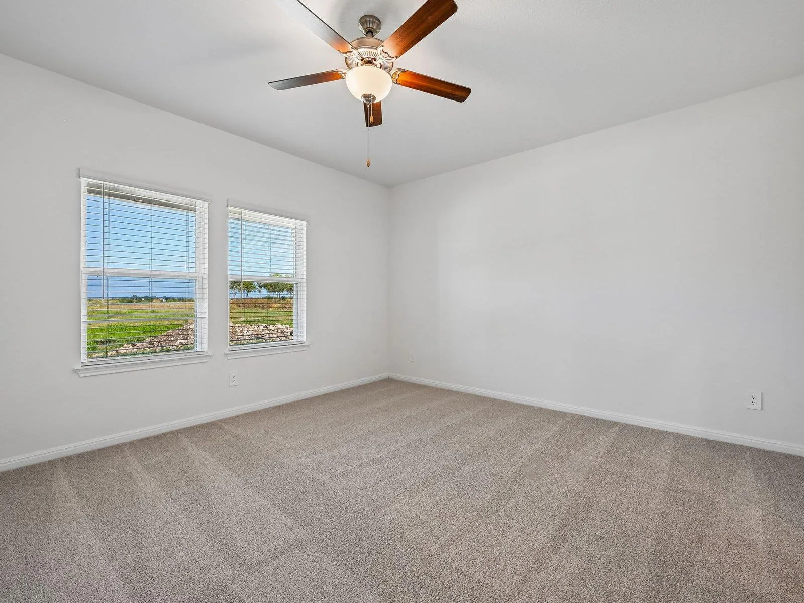 Photo 5 of 112 WOODBROOK DR