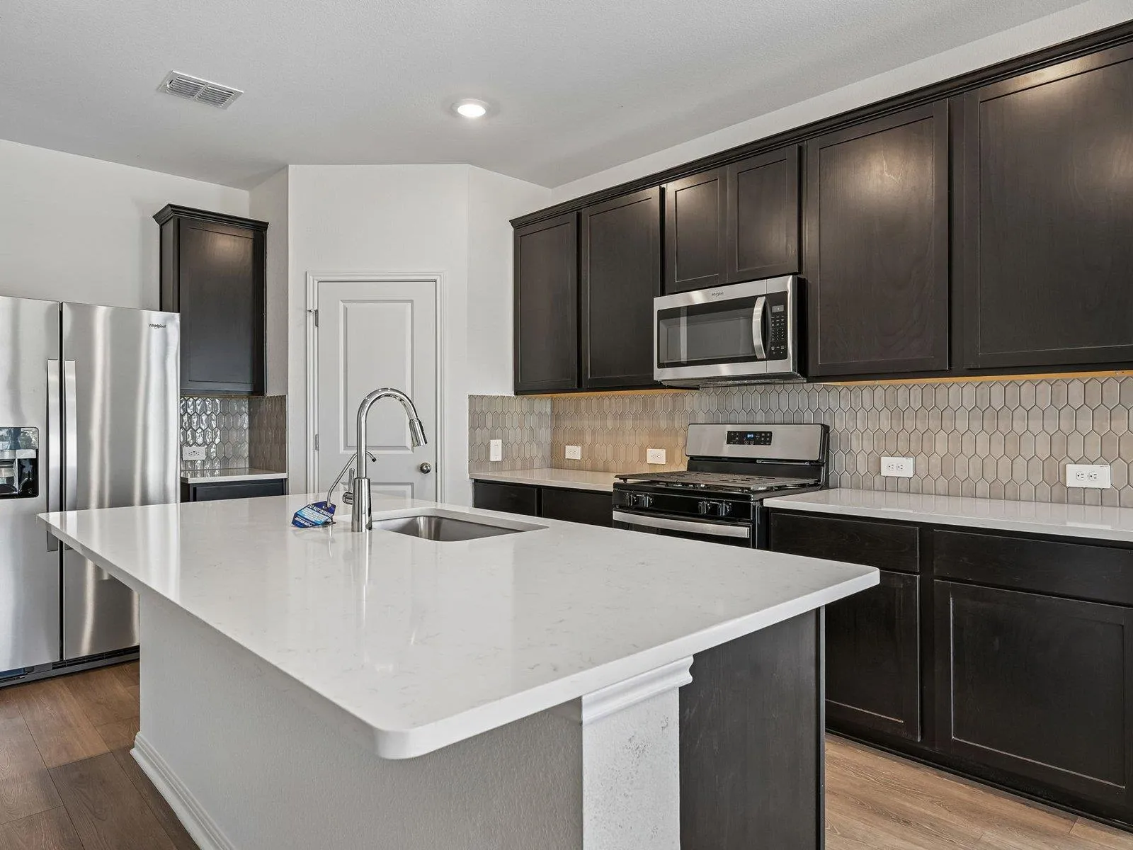Photo 3 of 112 WOODBROOK DR