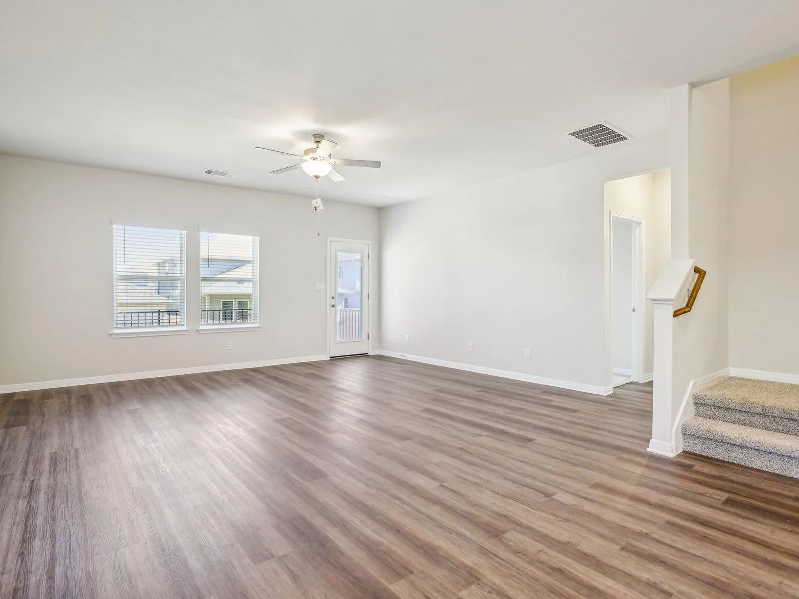 Photo 4 of 100 WOODBROOK DR