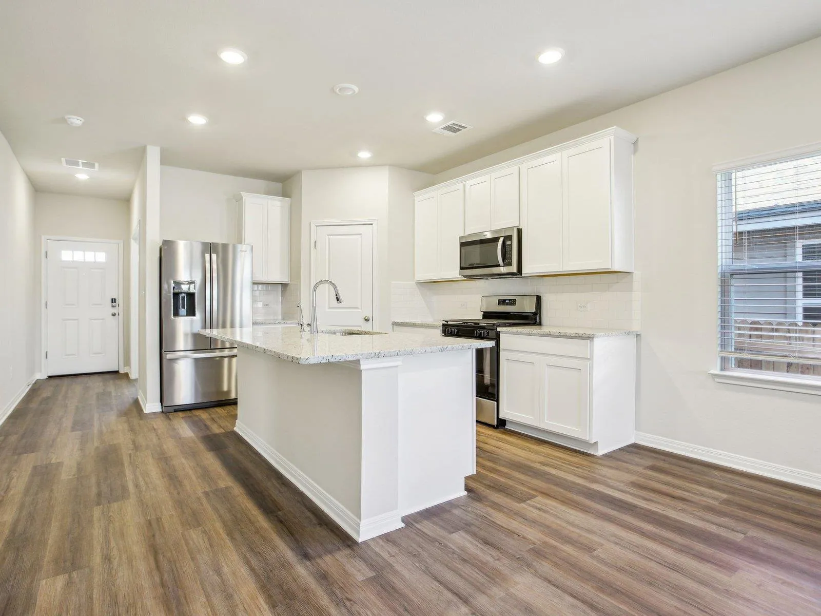 Photo 5 of 100 WOODBROOK DR