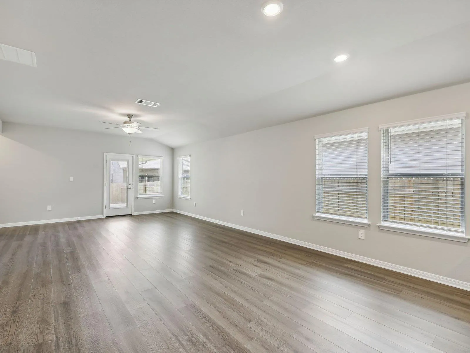 Photo 3 of 108 WOODBROOK DR