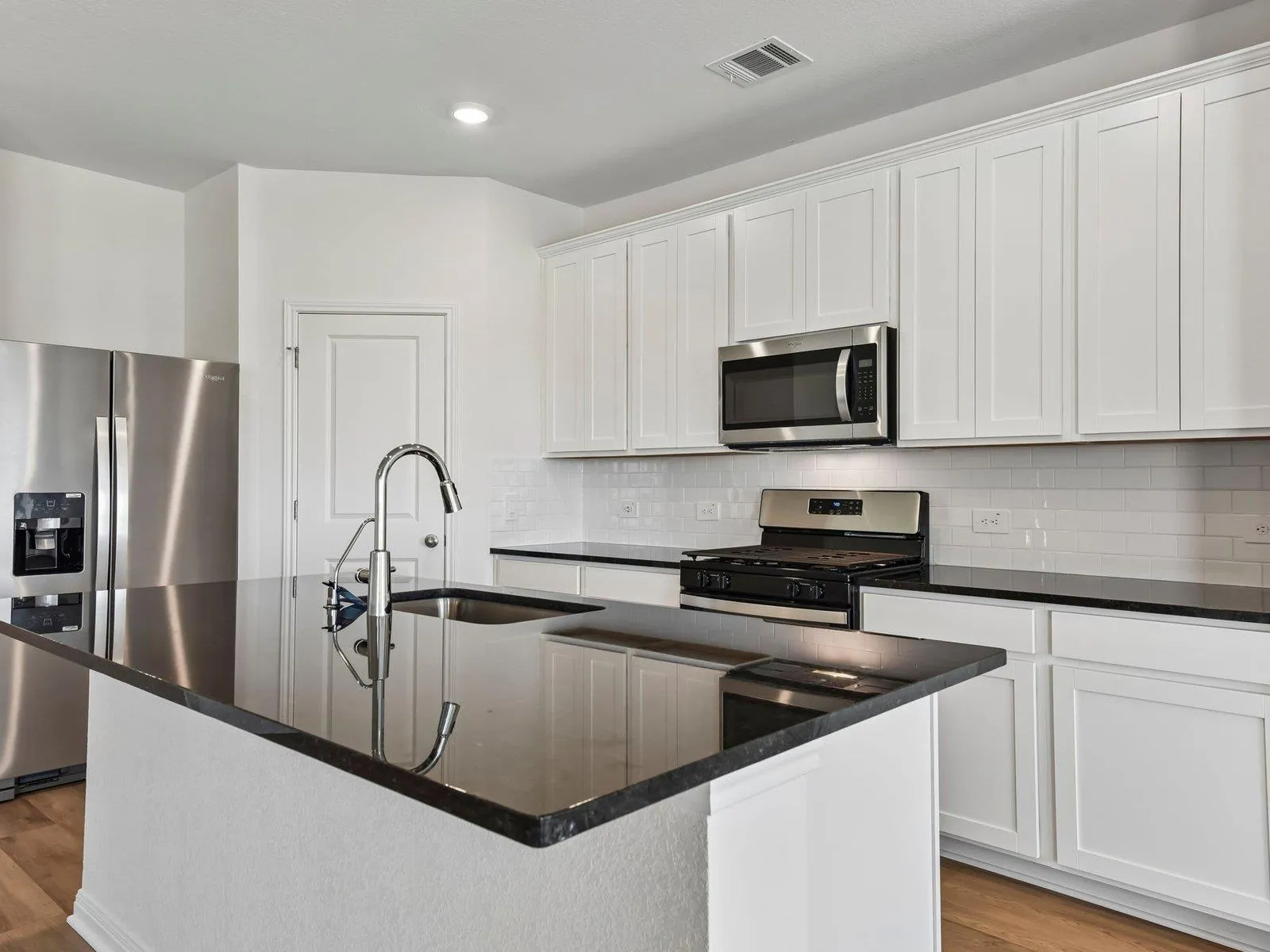 Photo 4 of 104 WOODBROOK DR