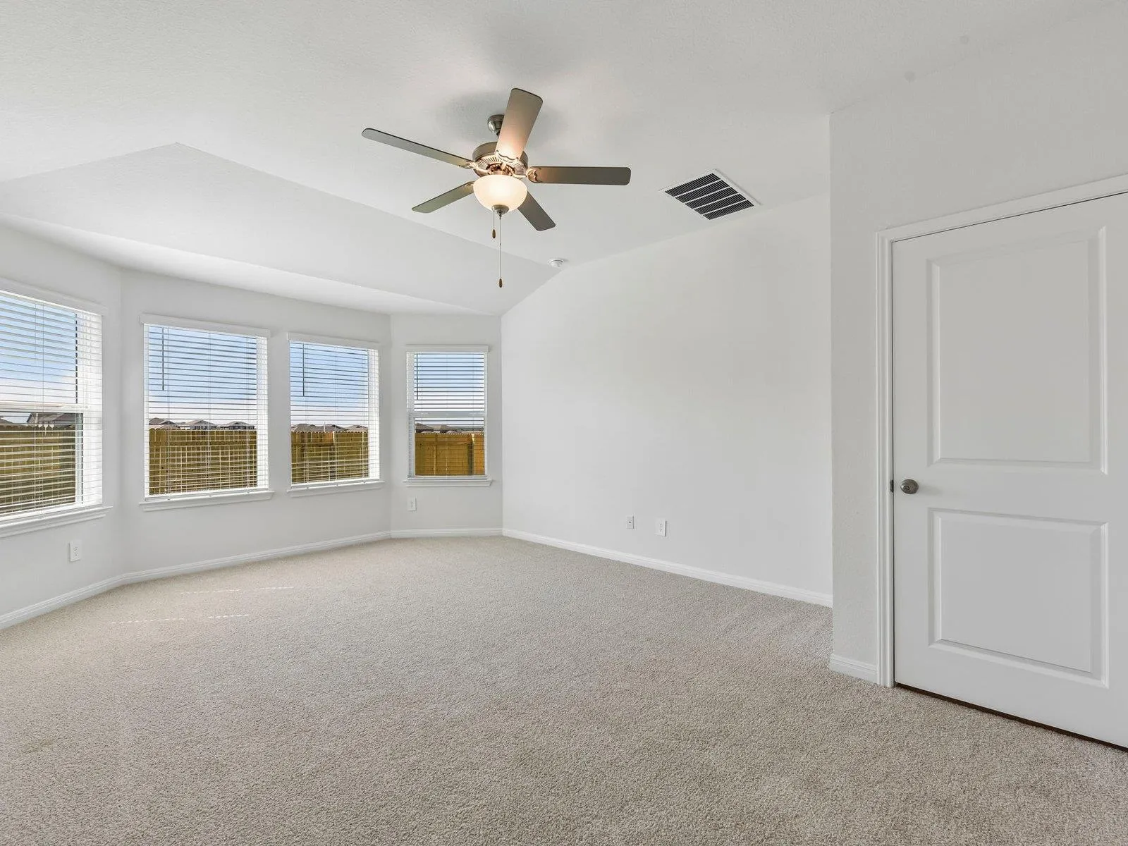 Photo 5 of 104 WOODBROOK DR