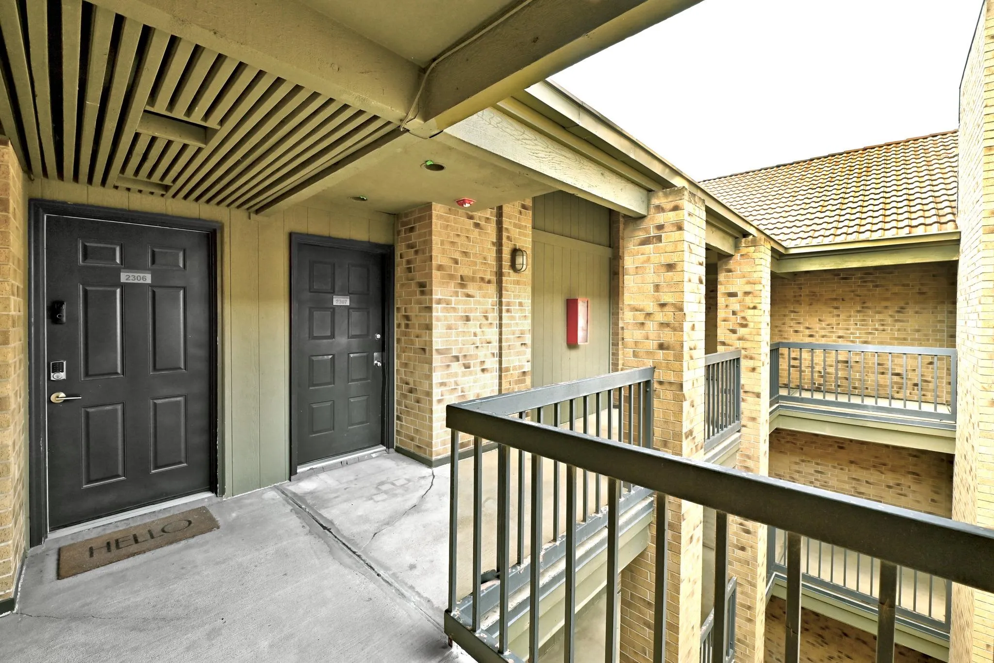 Photo 4 of 8888 TALLWOOD DR #2307