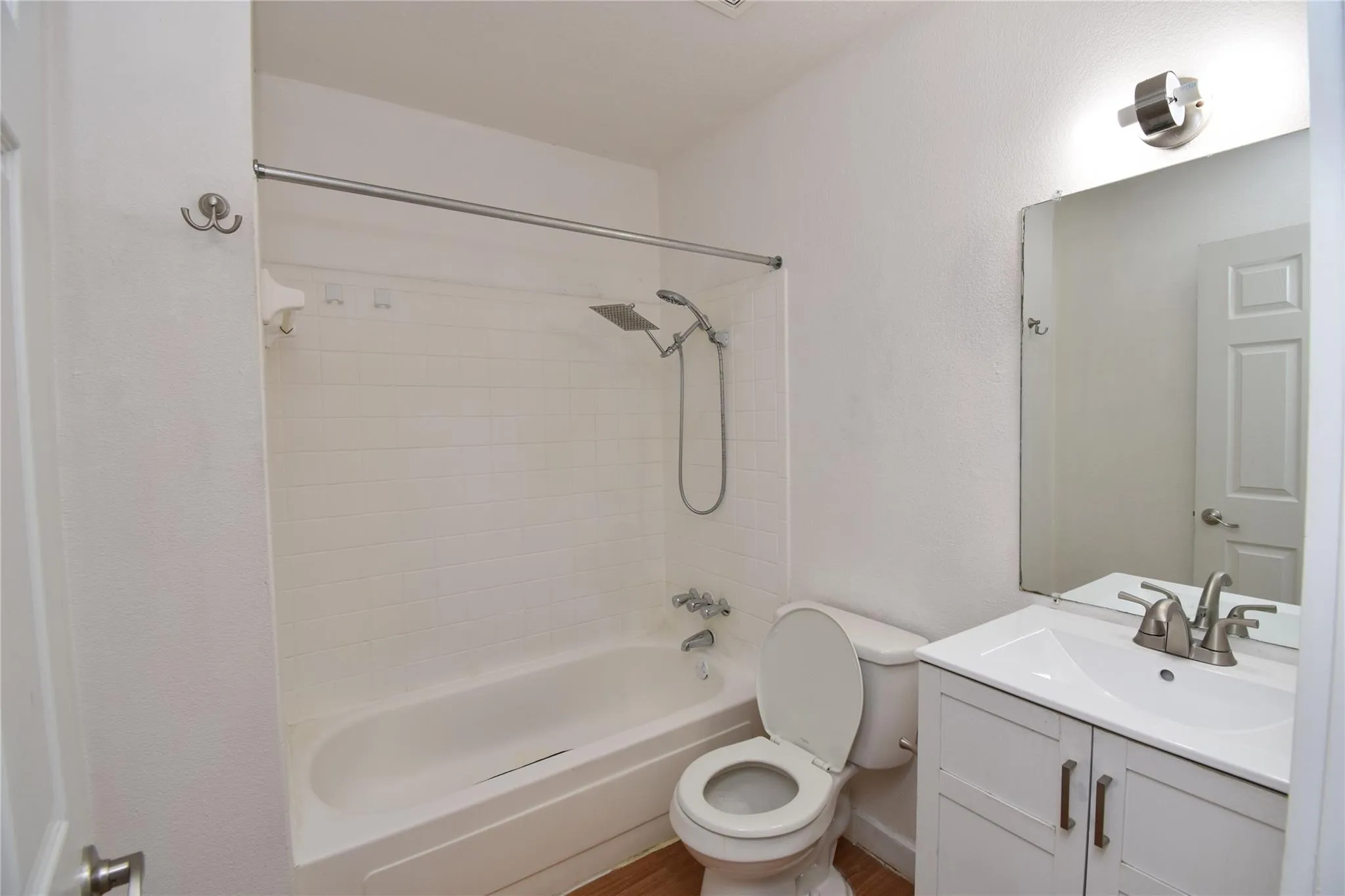 Photo 4 of 300 E CROSLIN ST #114