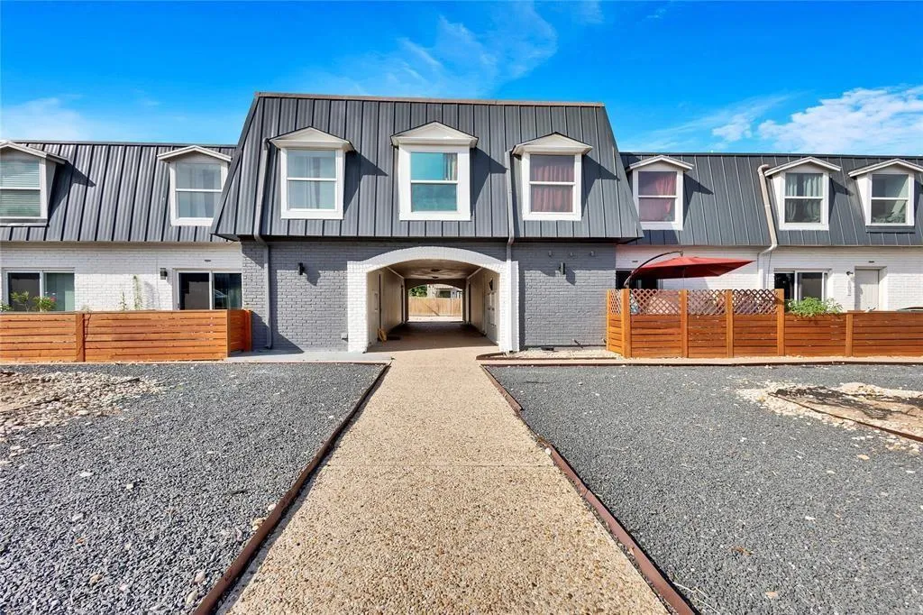 Photo of 300 E CROSLIN ST #114, Austin, TX, 78752