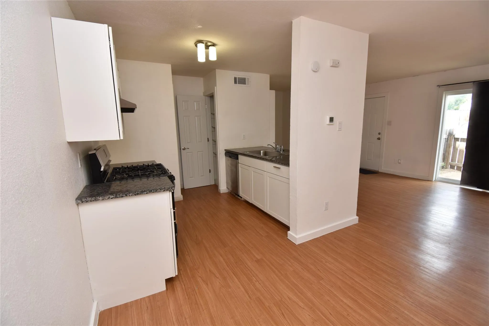 Photo 2 of 300 E CROSLIN ST #114
