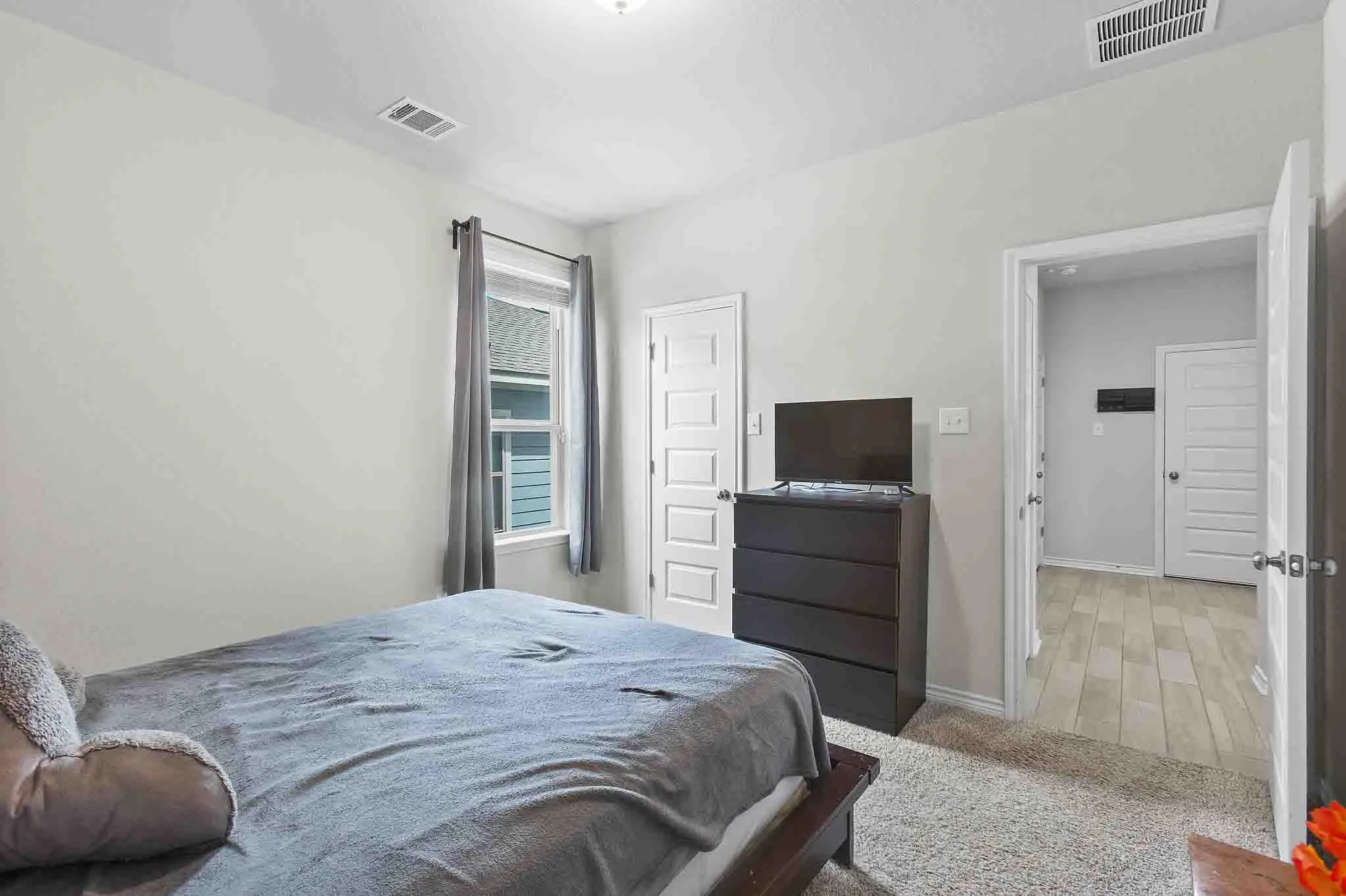 Photo 3 of 616 BARBARY COAST LN