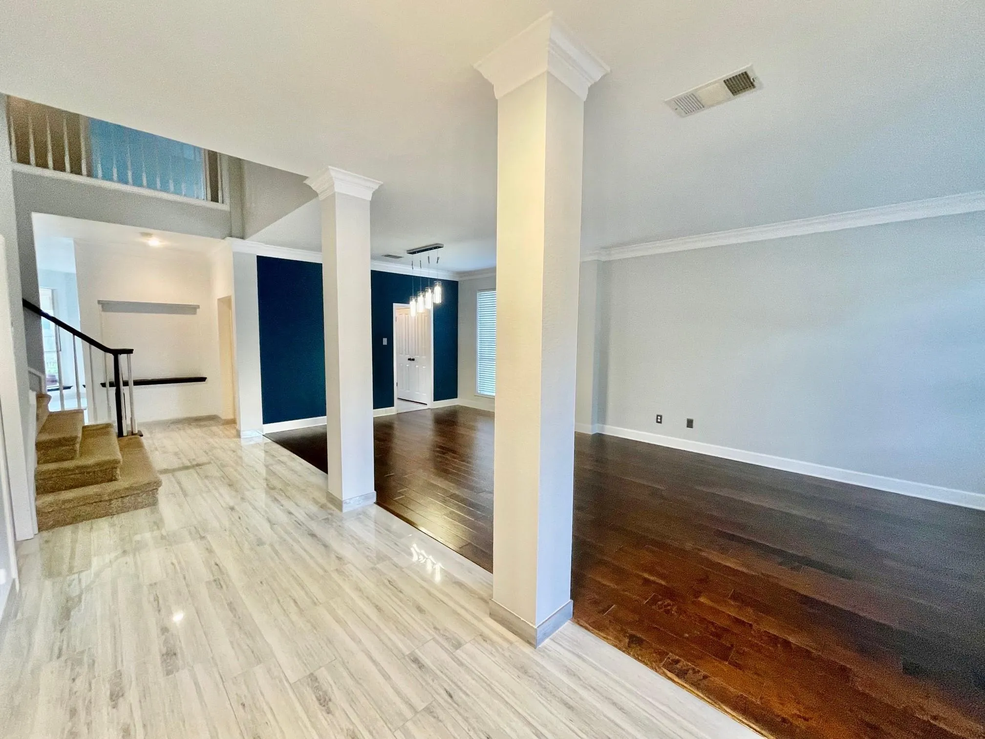 Photo 3 of 16912 TIDEWATER CV