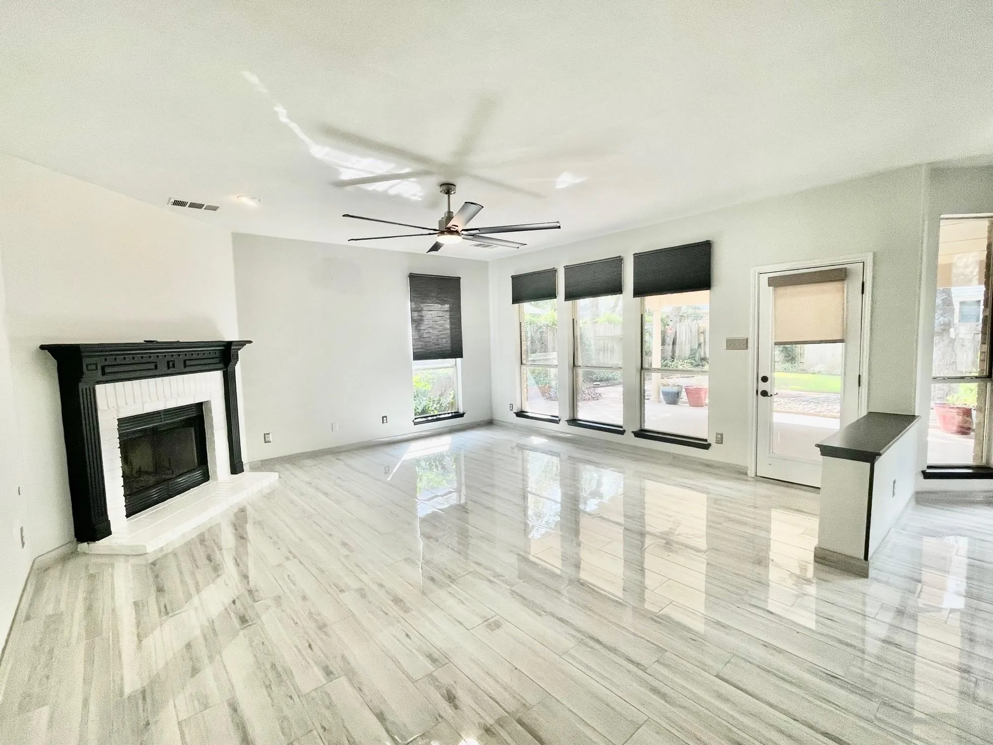 Photo 5 of 16912 TIDEWATER CV