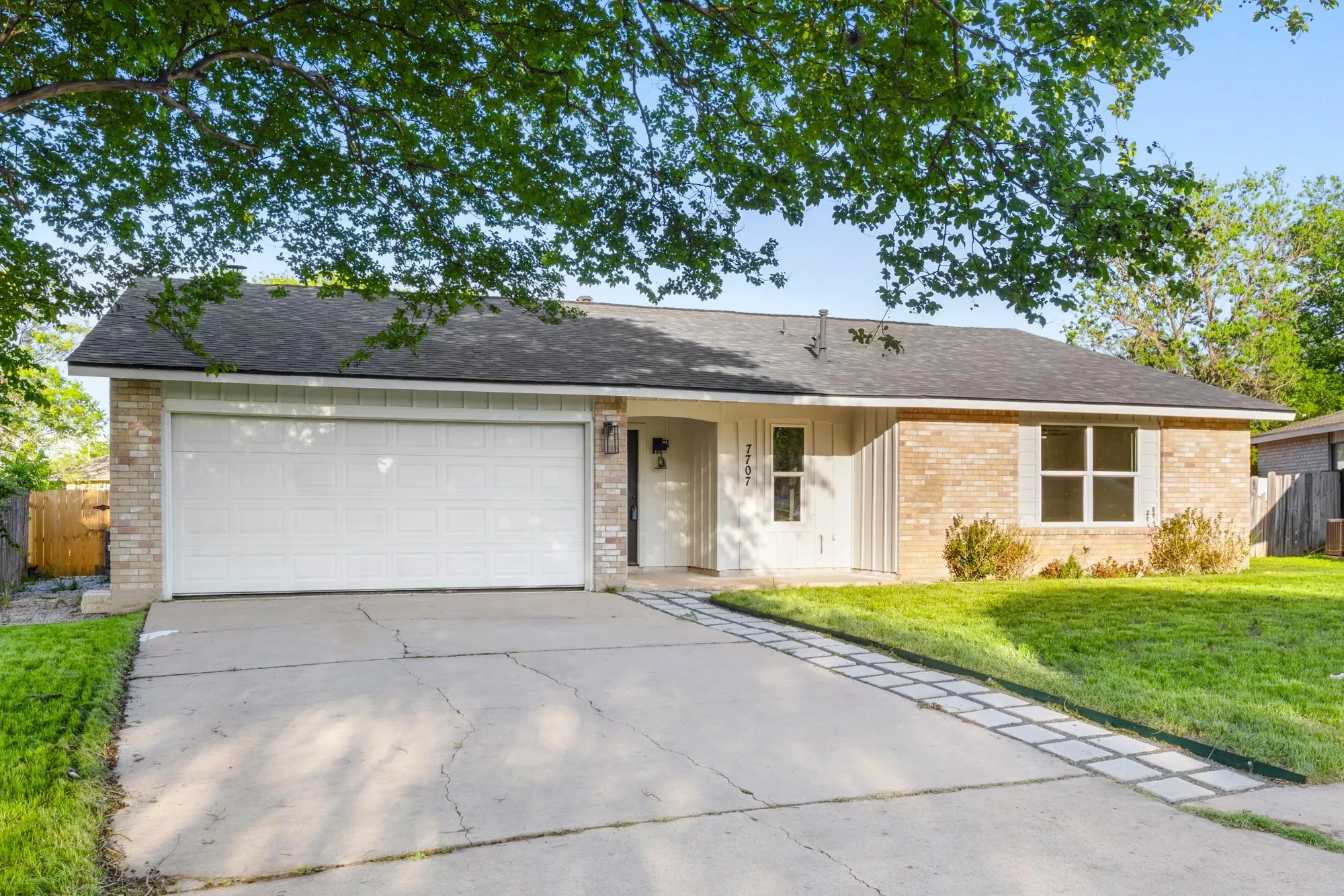 Photo 4 of 7707 WHITSUN DR