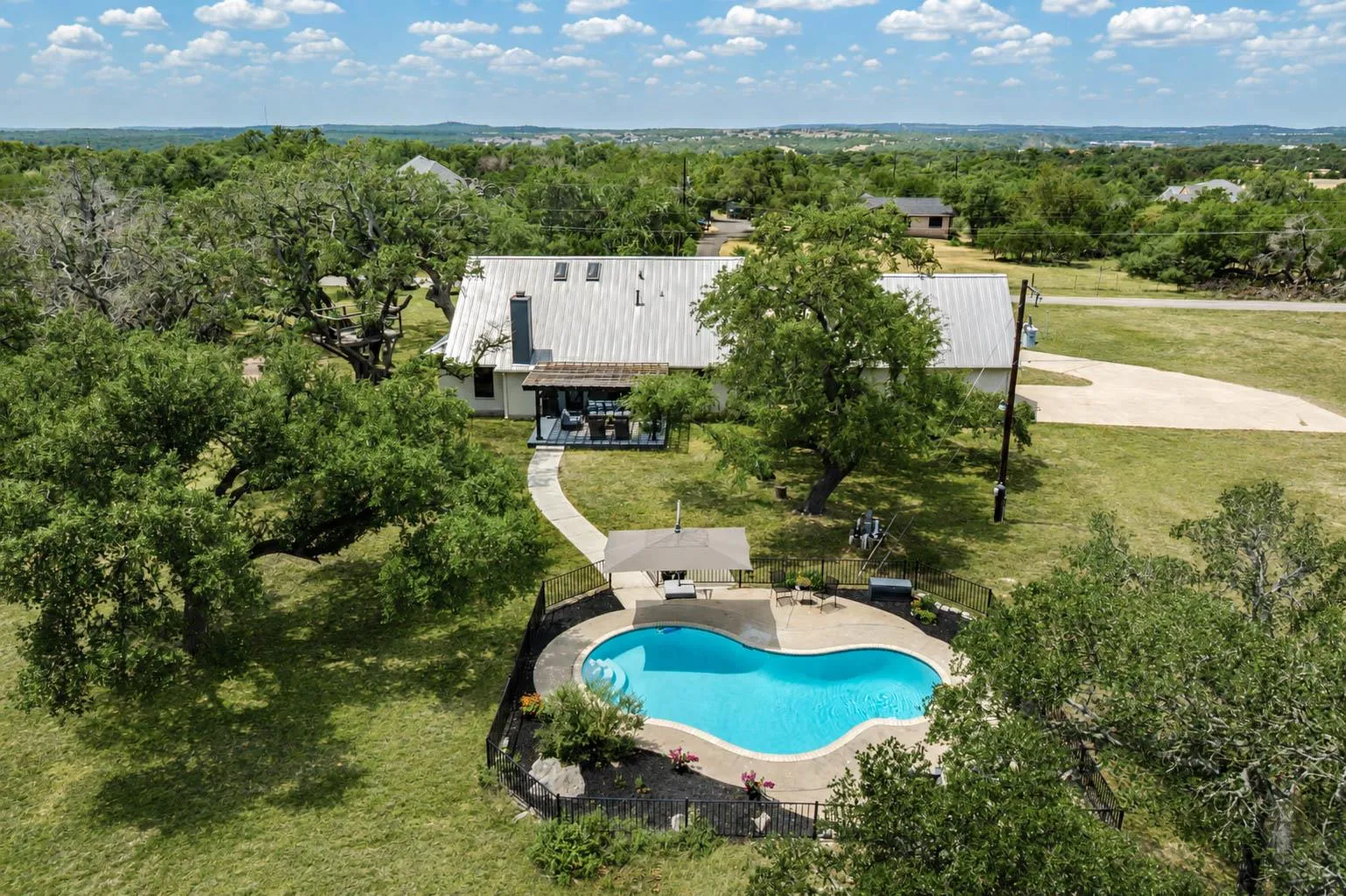Photo 2 of 400 OAK SPRINGS DR