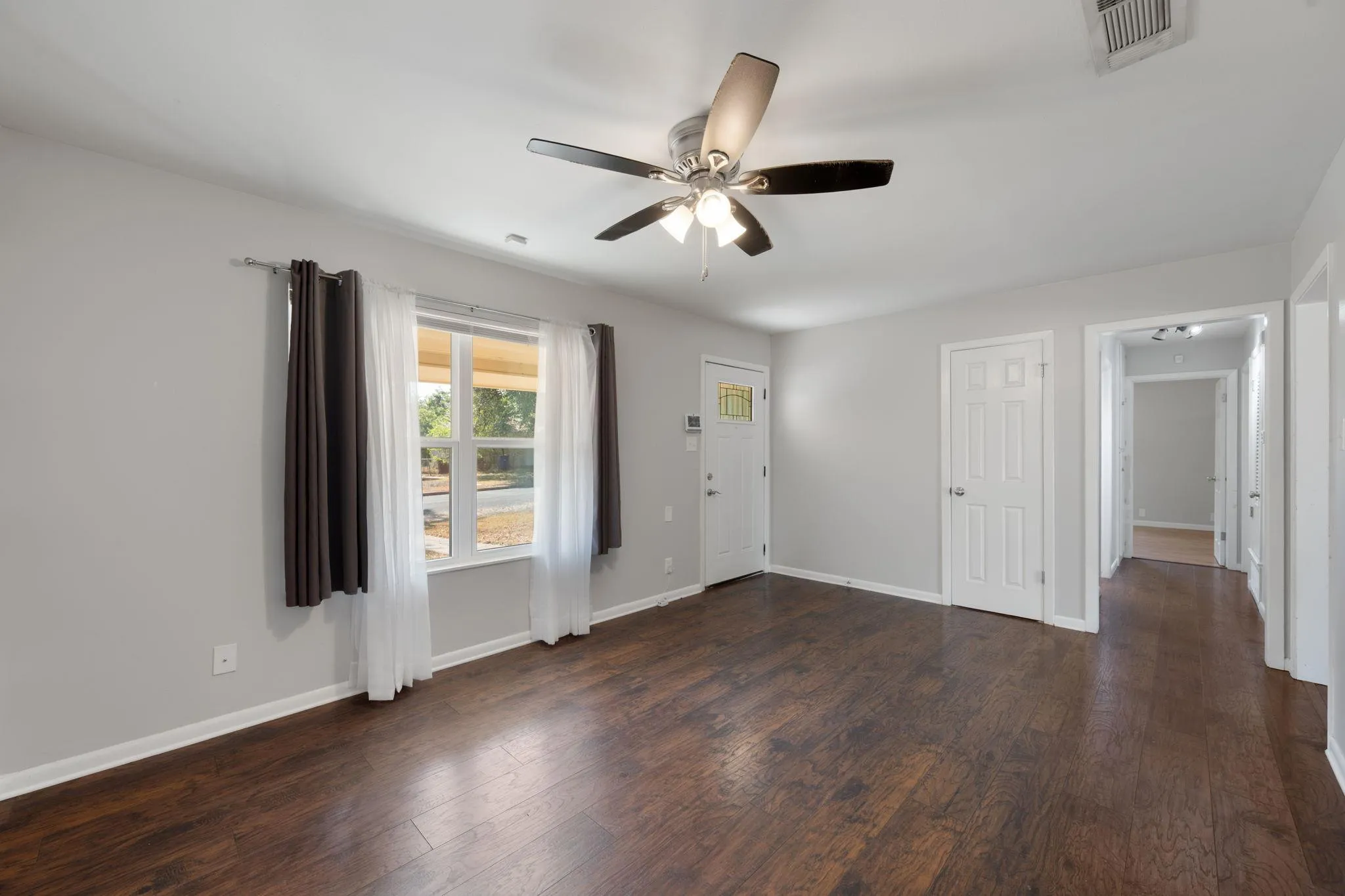 Photo 4 of 11604 N OAKS DR