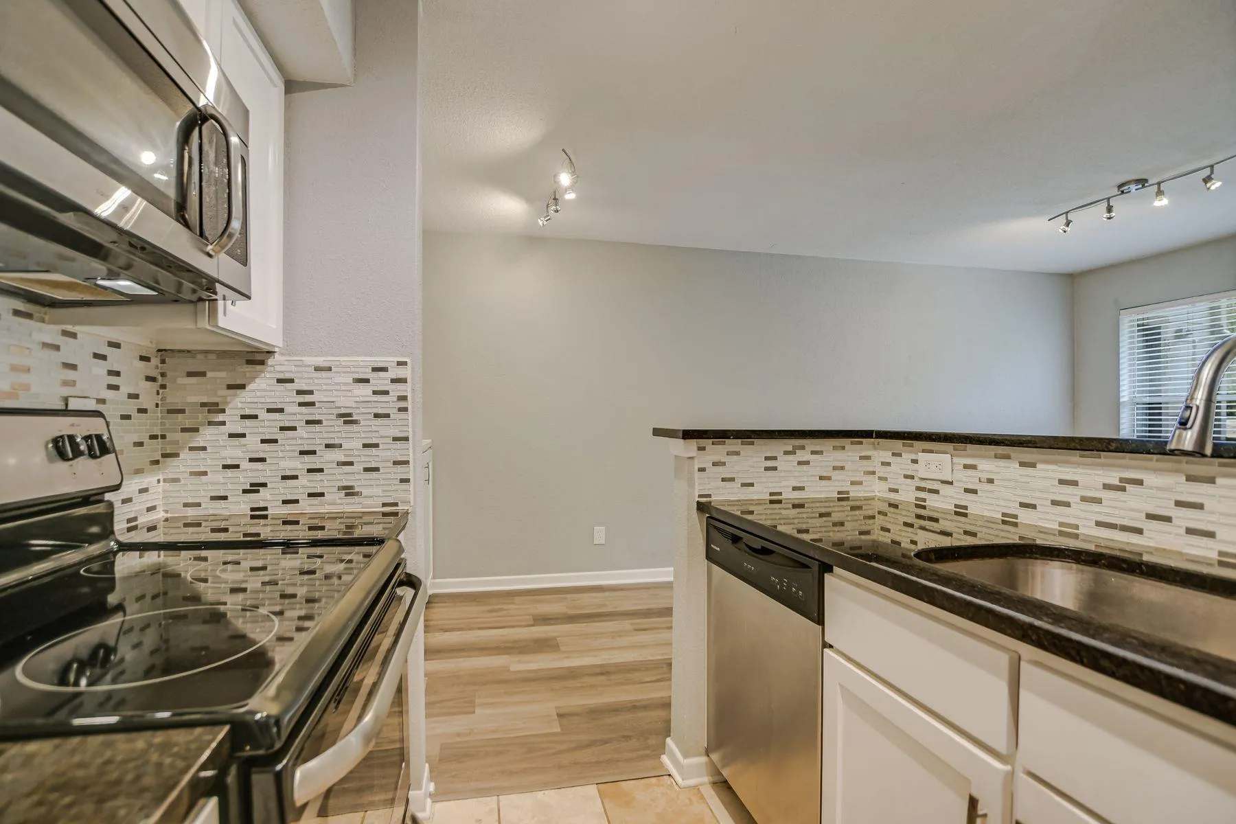 Photo 5 of 3204 MENCHACA RD #313