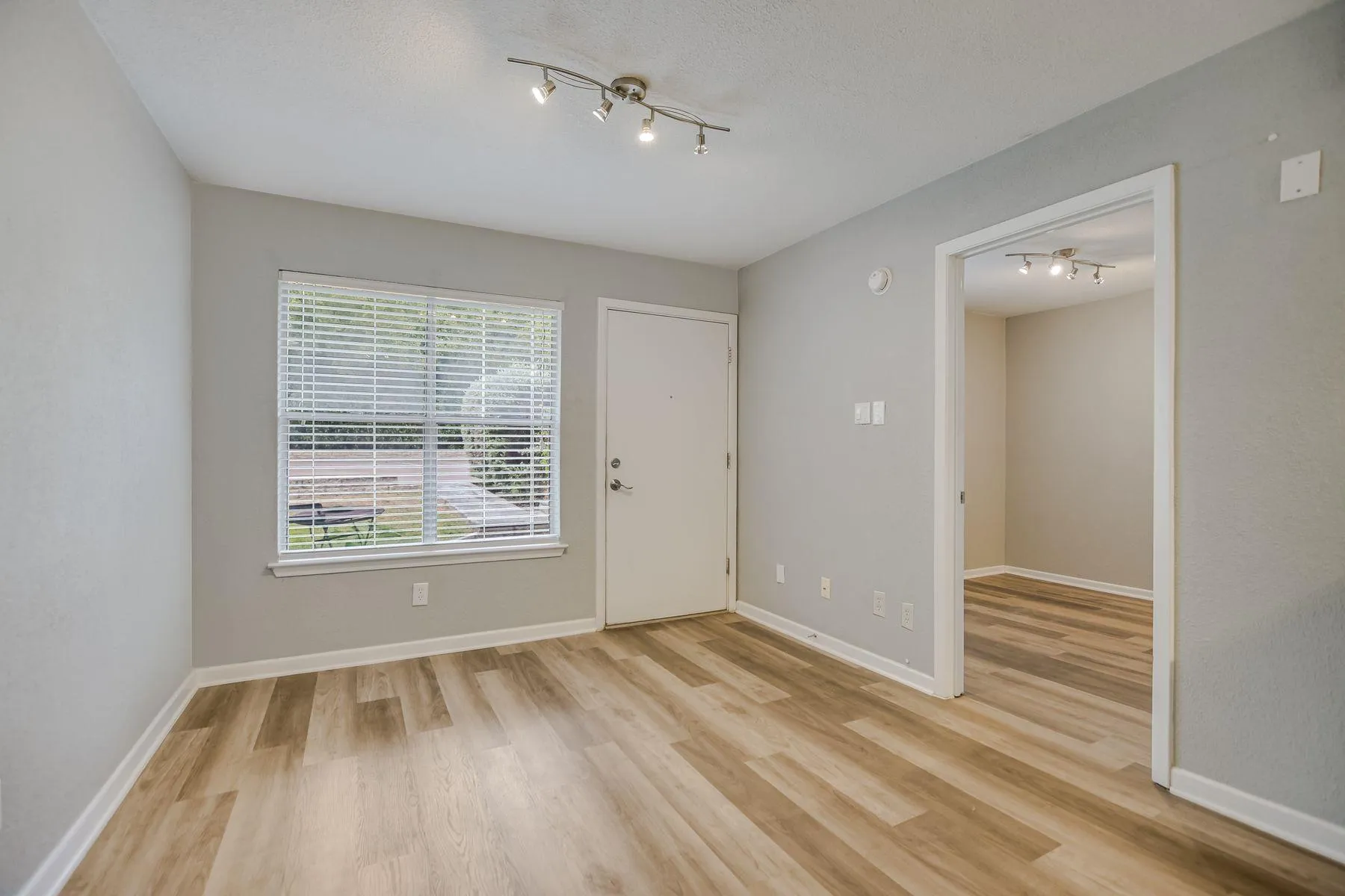 Photo 4 of 3204 MENCHACA RD #313