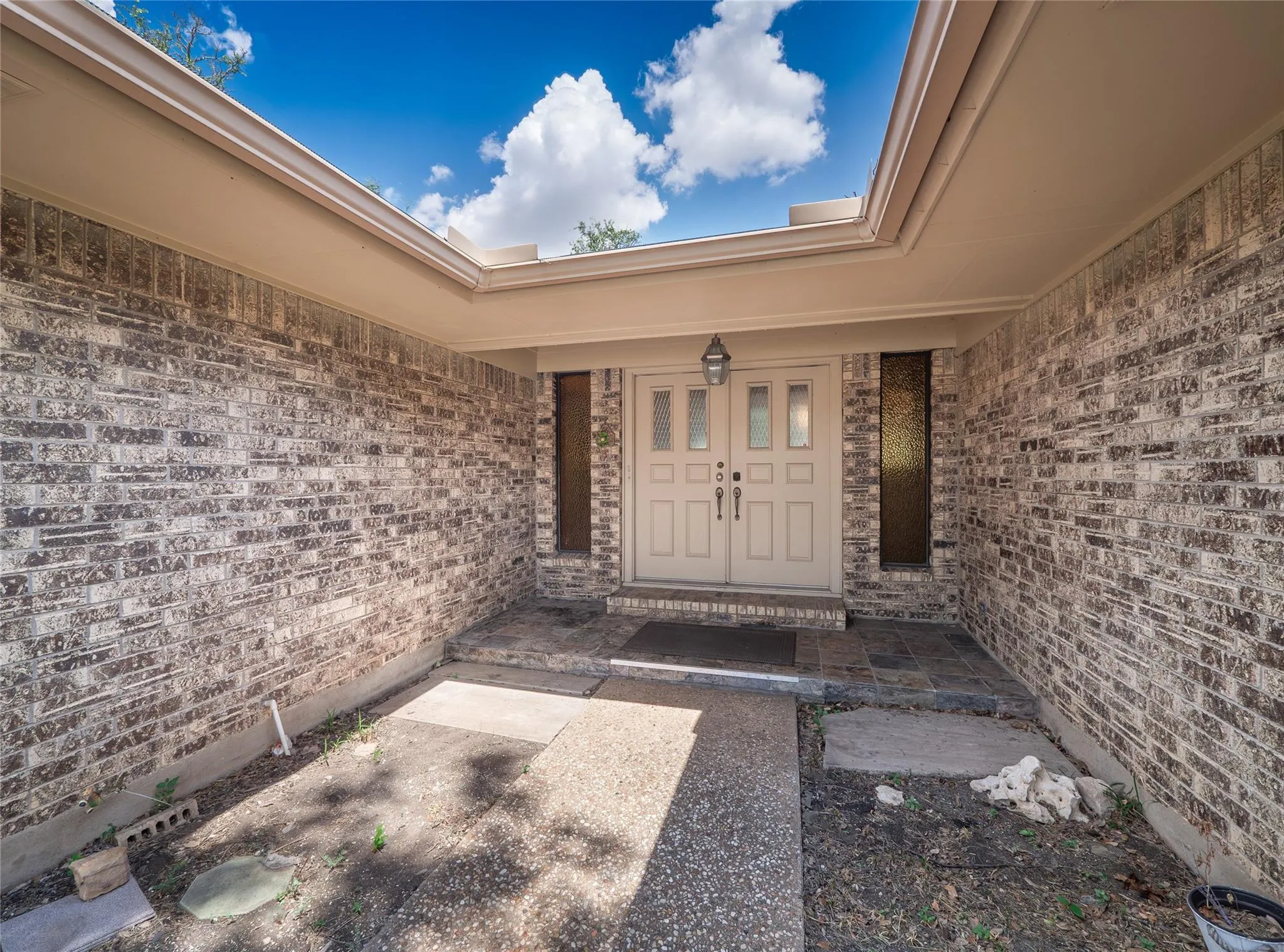 Photo 4 of 1702 LONE OAK DR