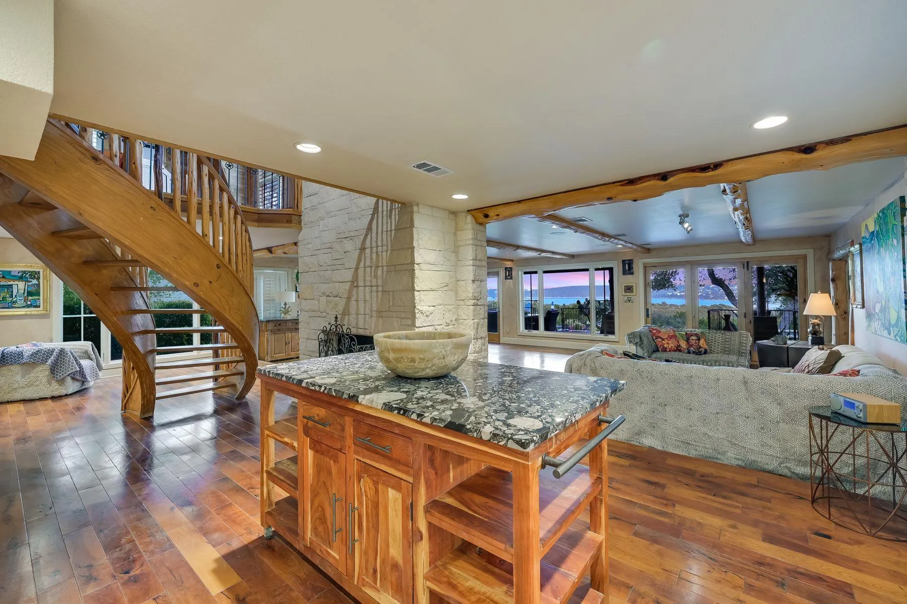 Photo 5 of 3911 LAGO VISTA DR