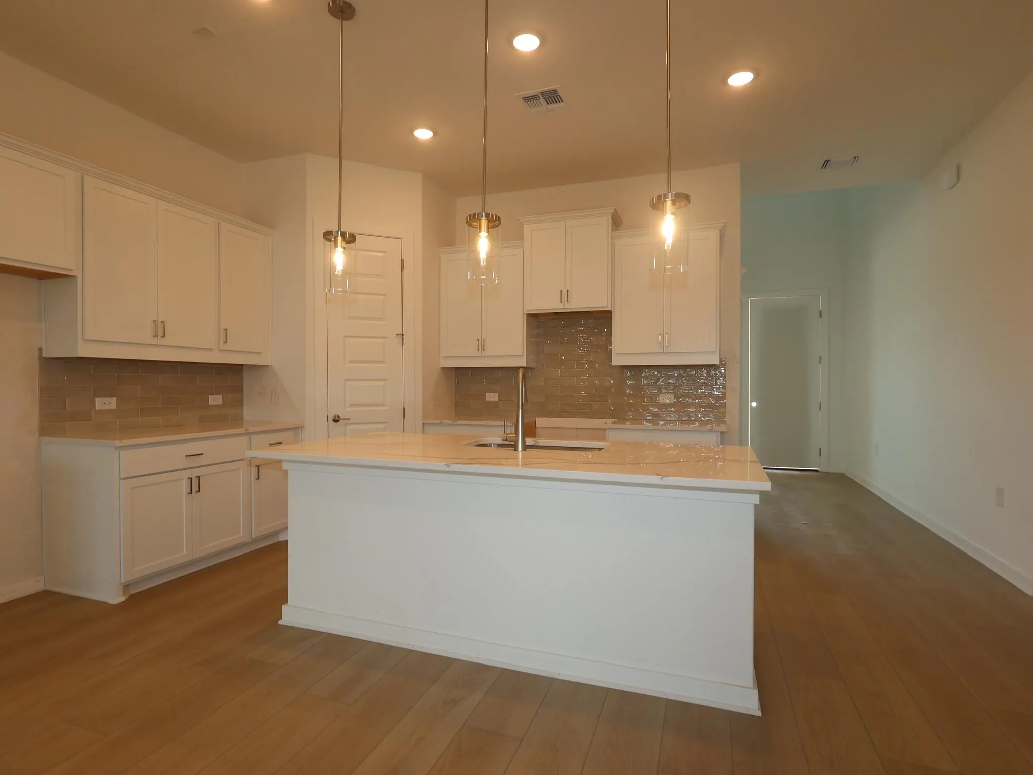 Photo 4 of 134 LELAND AVE