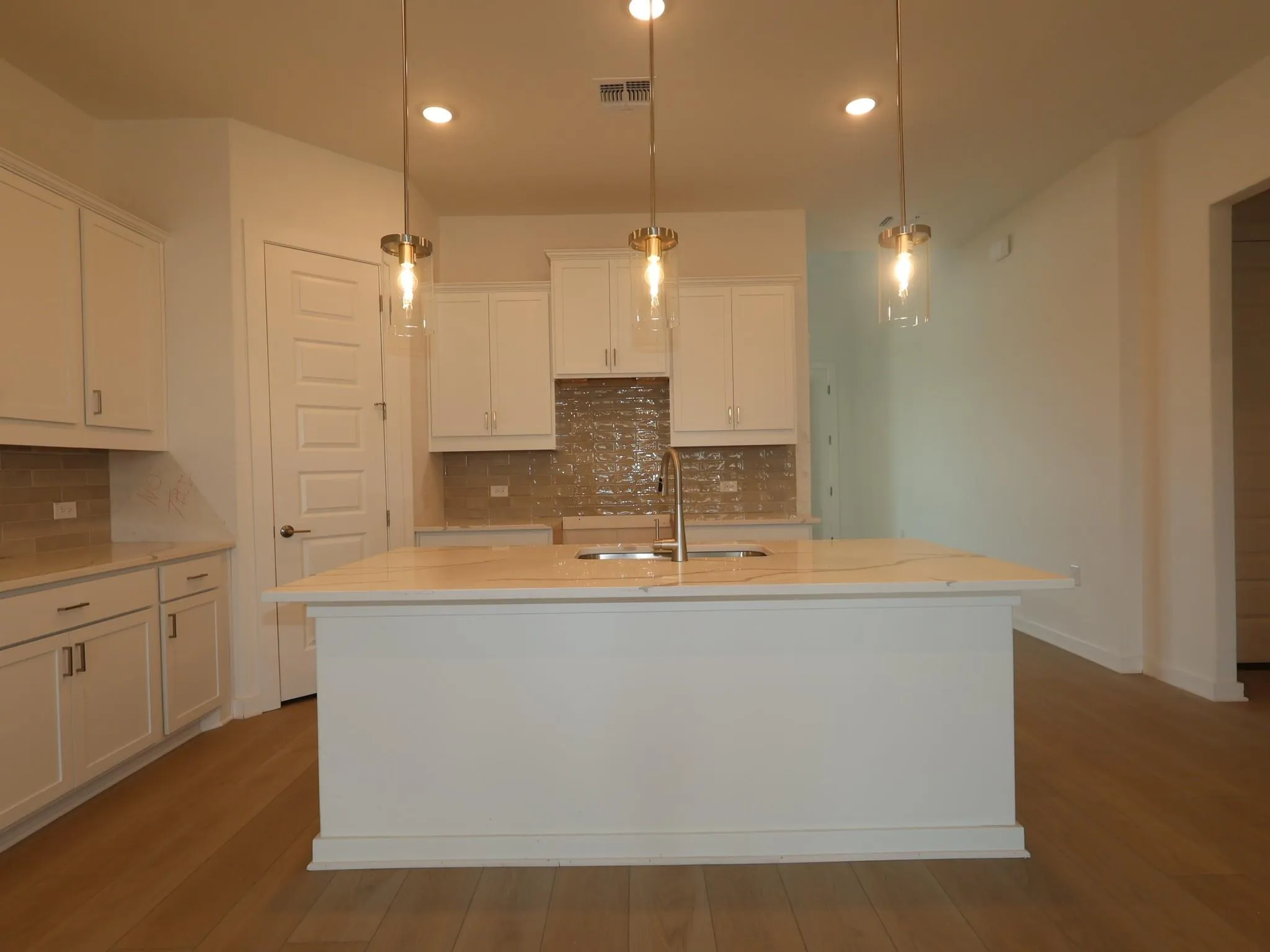 Photo 3 of 134 LELAND AVE