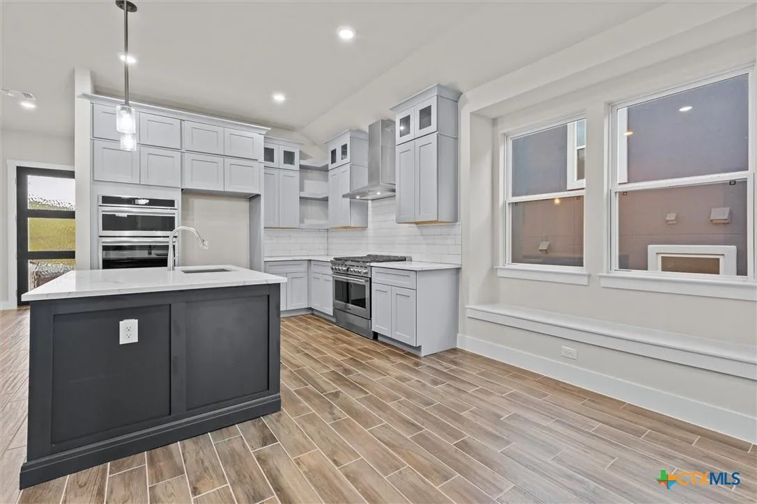 Photo 3 of 401 STELLAR WIND DR