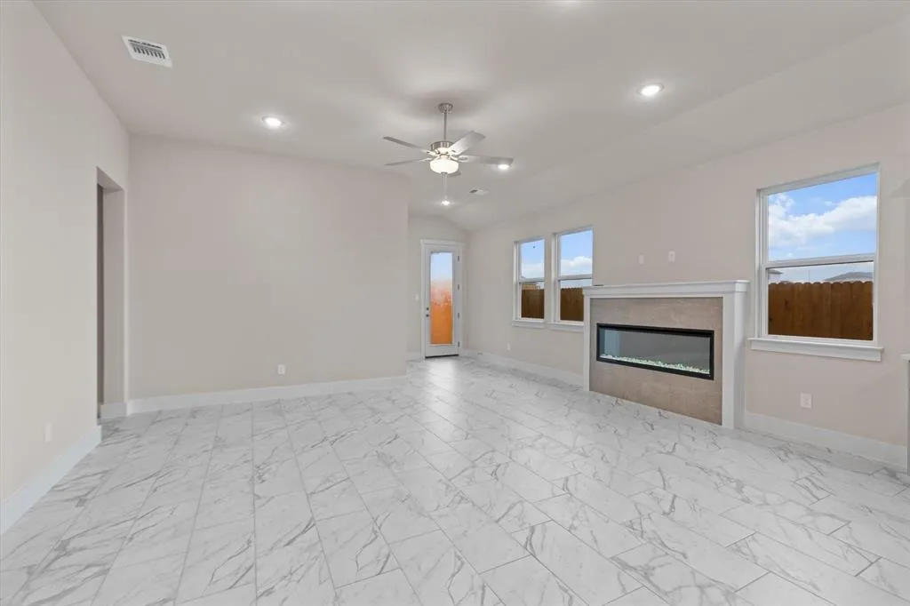 Photo 3 of 405 STELLAR WIND DR