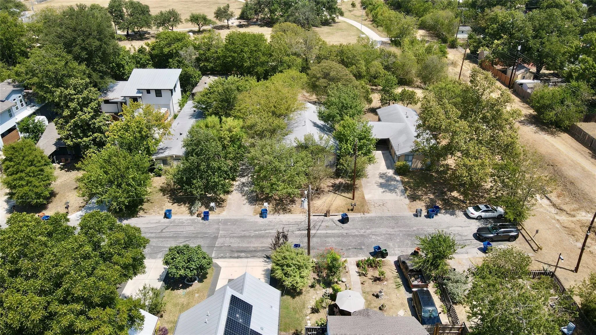 Photo 2 of 402 SWANEE DR