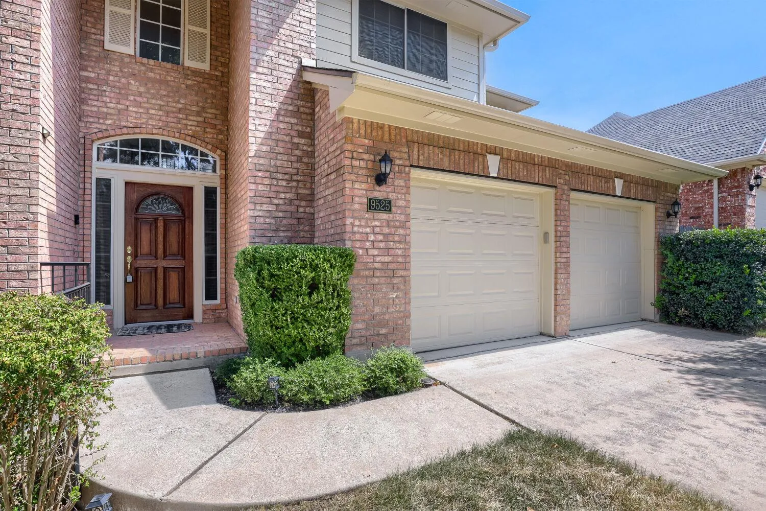 Photo 2 of 9525 AIRE LIBRE DR