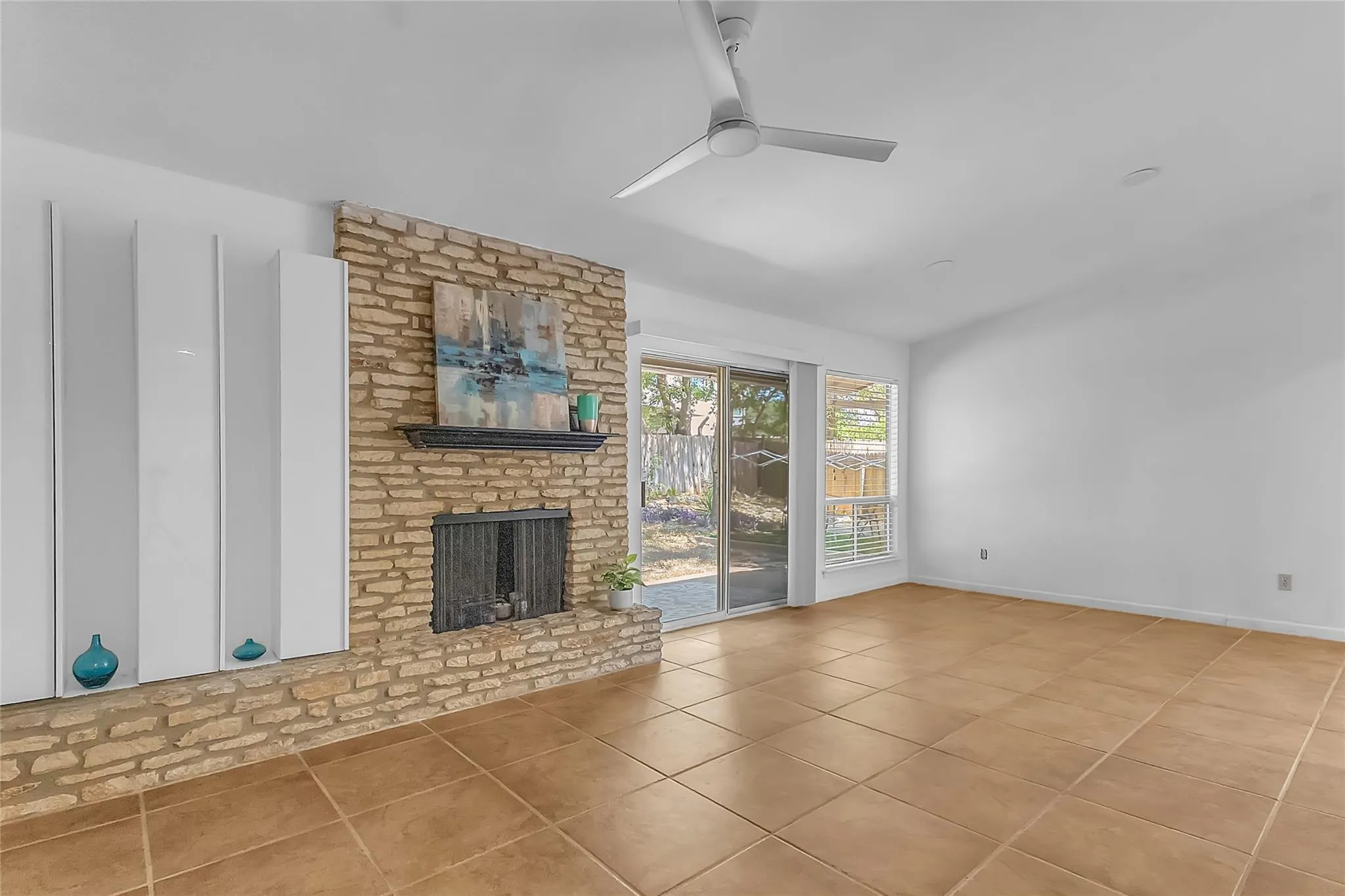 Photo 4 of 10809 LAMBERT CIR