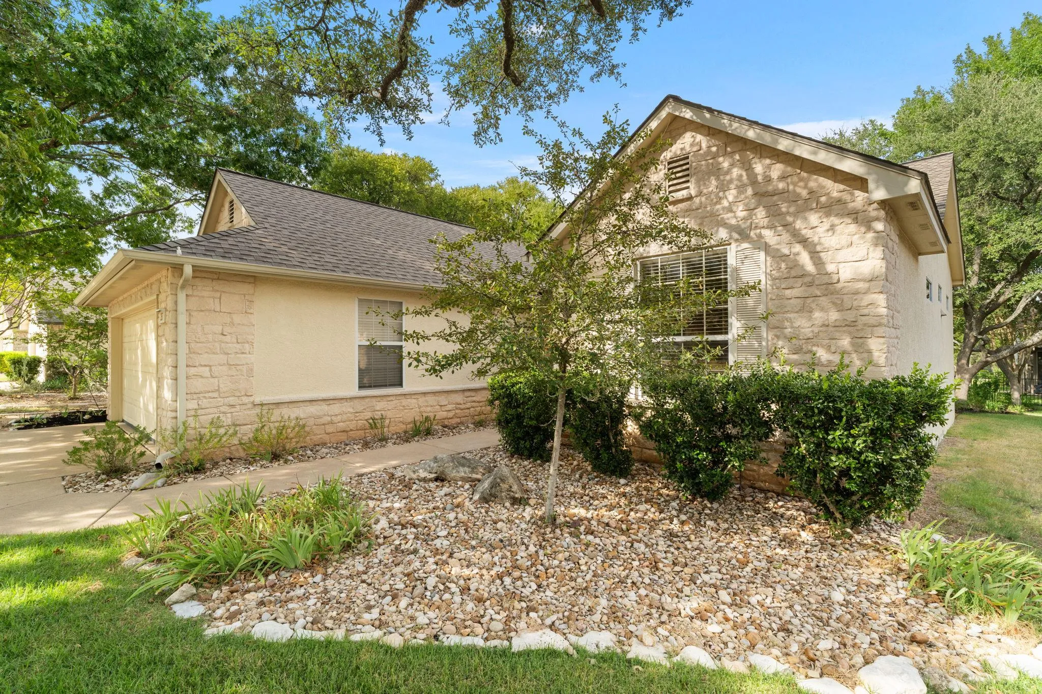 Photo of 267 WHISPERING WIND DR, Georgetown, TX, 78633
