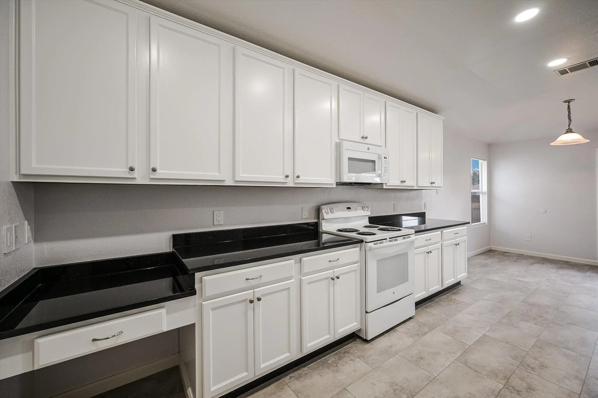 Photo 5 of 401 BANDARA WOODS BLVD