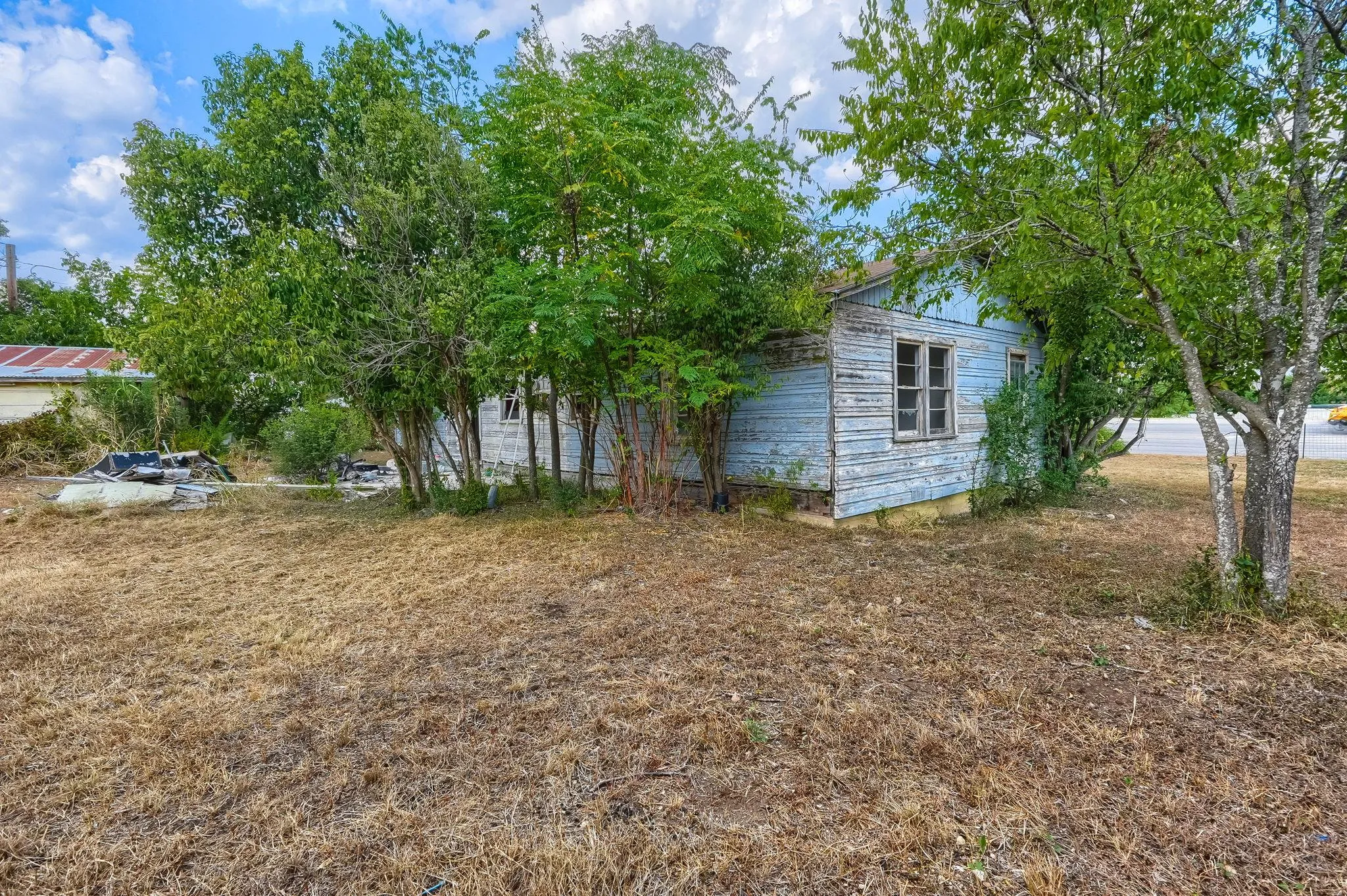Photo 3 of 2212 HUNTER RD