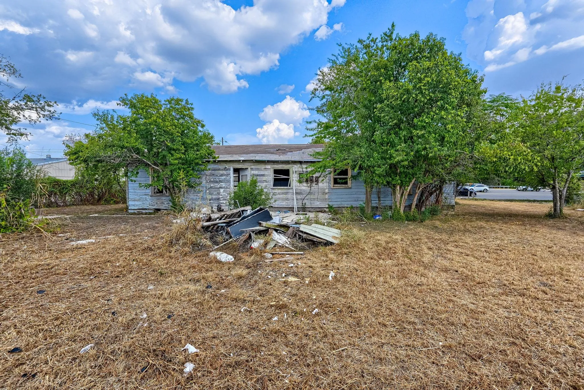 Photo 4 of 2212 HUNTER RD