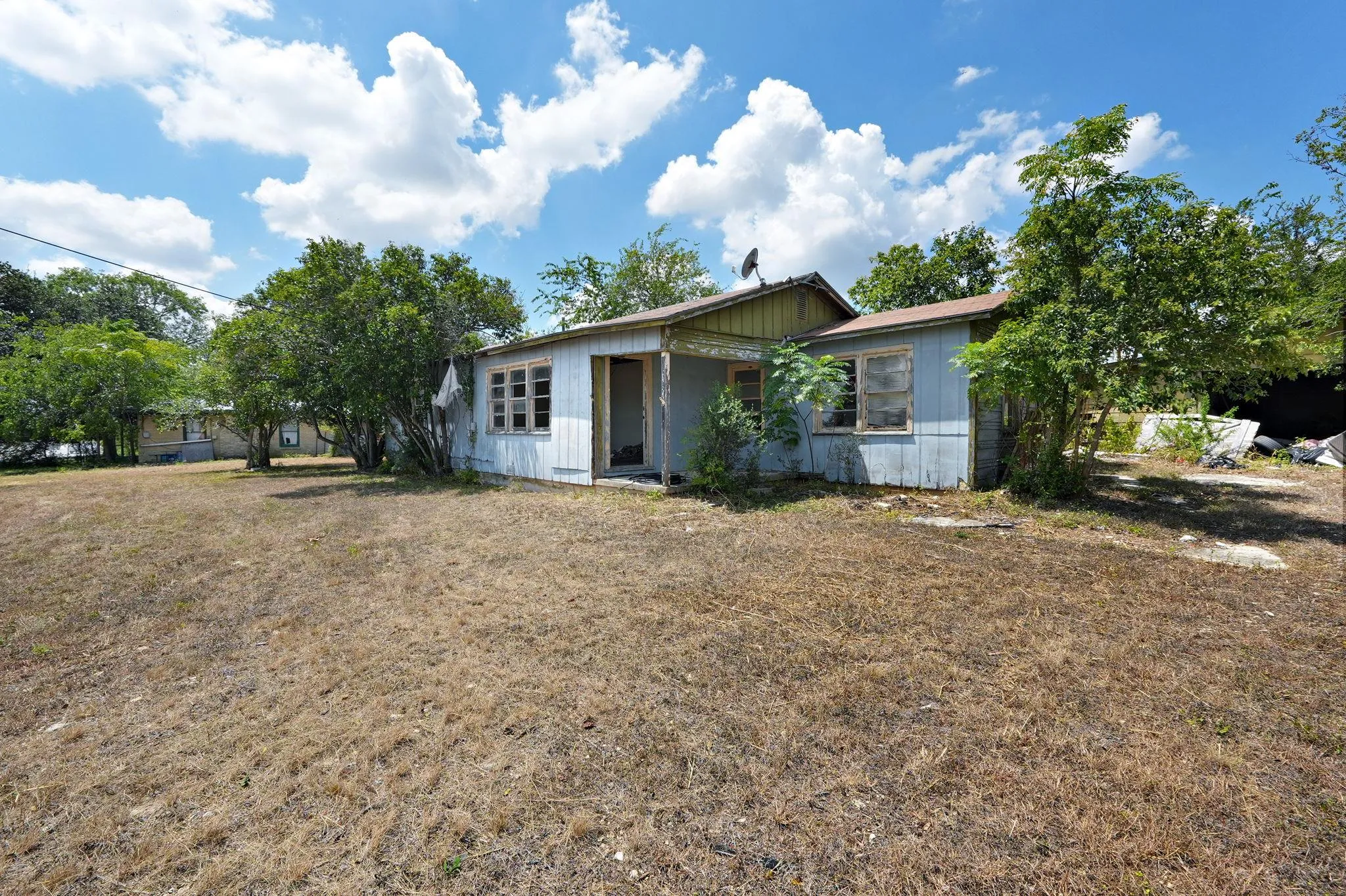 Photo 5 of 2212 HUNTER RD