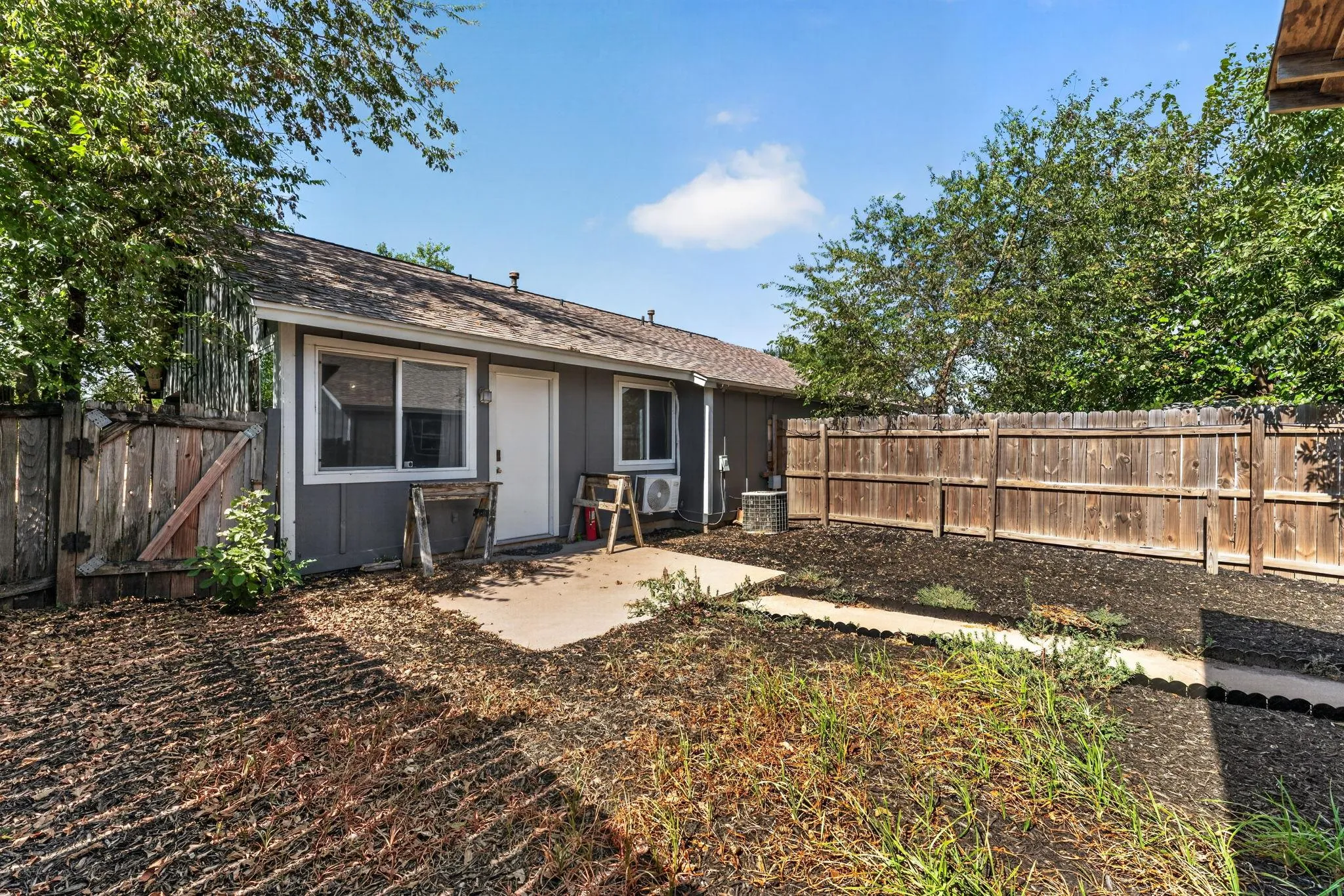 Photo 3 of 1404 W BRAKER LN #A & B