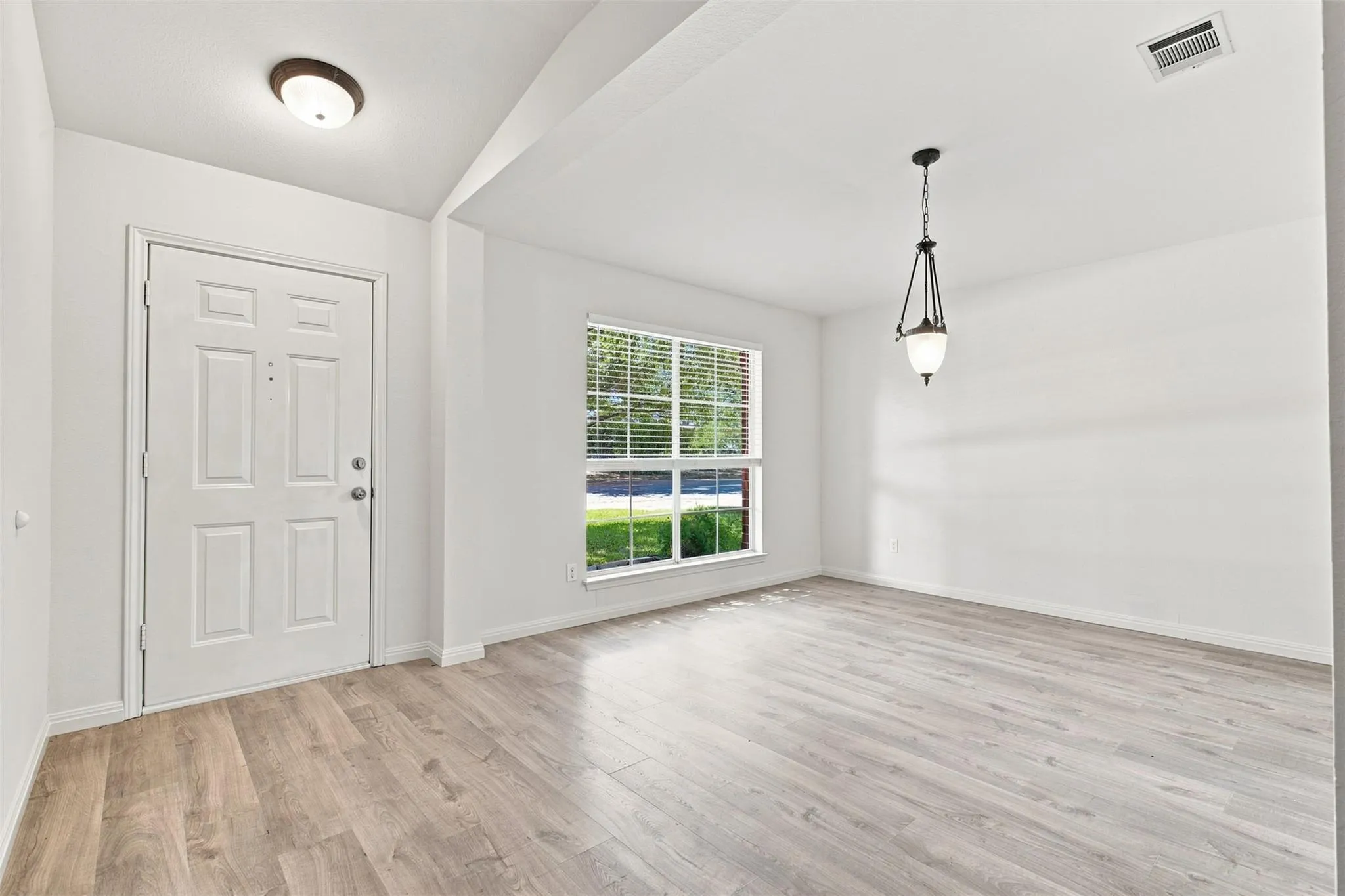 Photo 5 of 2517 VERNELL WAY