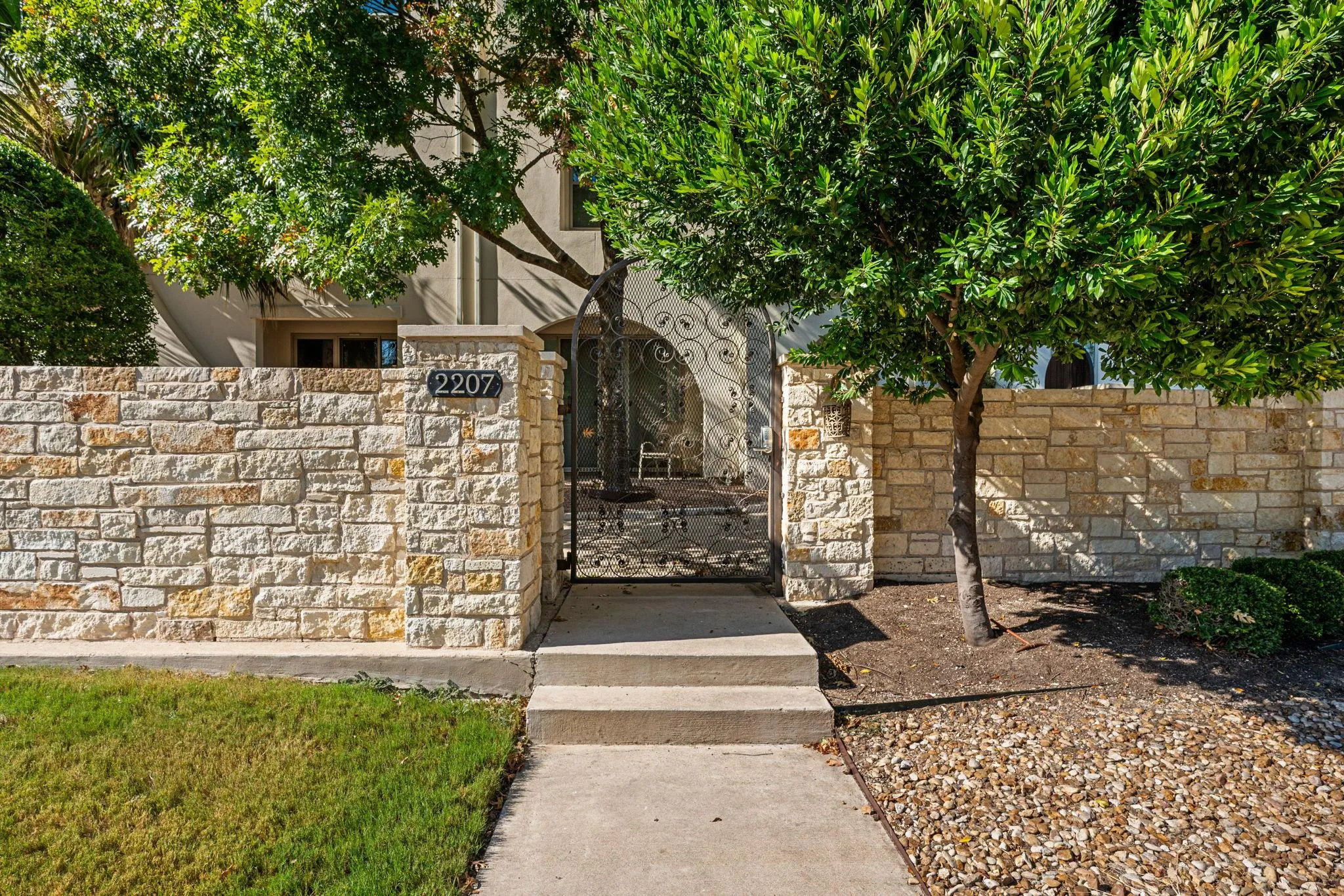 Photo 4 of 2207 PASADENA DR #10
