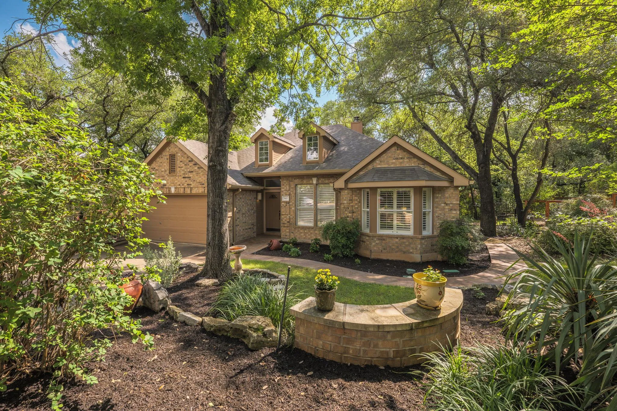 Photo 2 of 6411 JOHANNE CT