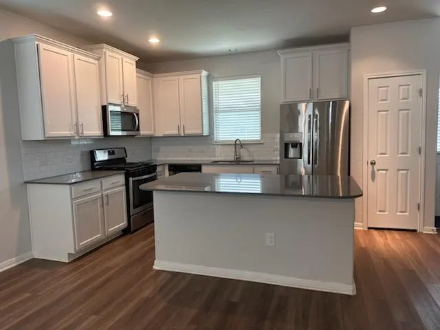 Photo 3 of 804 GOLDILOCKS LN