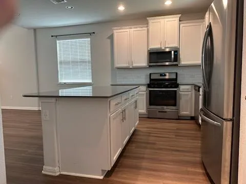 Photo 4 of 804 GOLDILOCKS LN