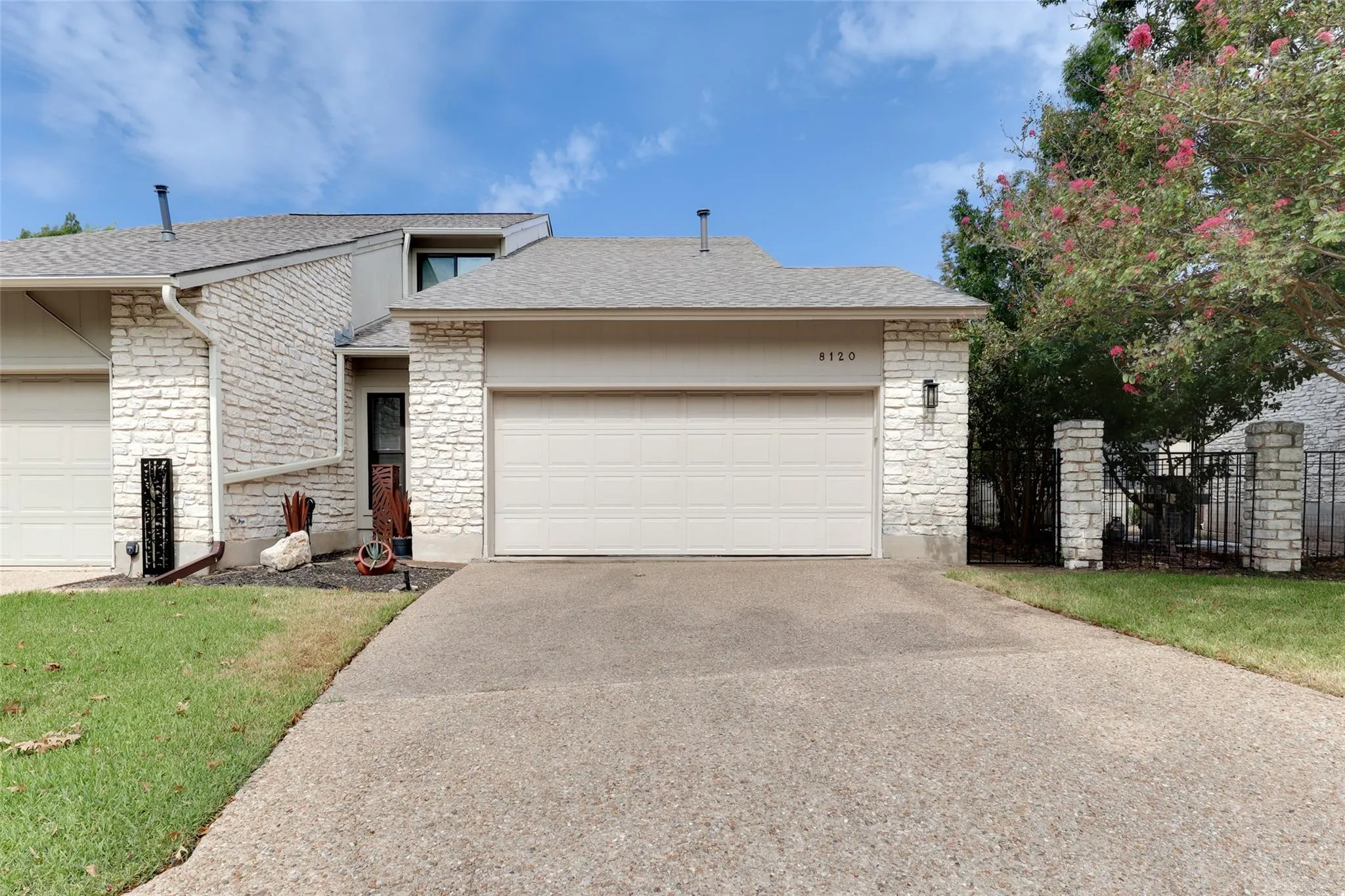 Photo 2 of 8120 MEANDERING WAY