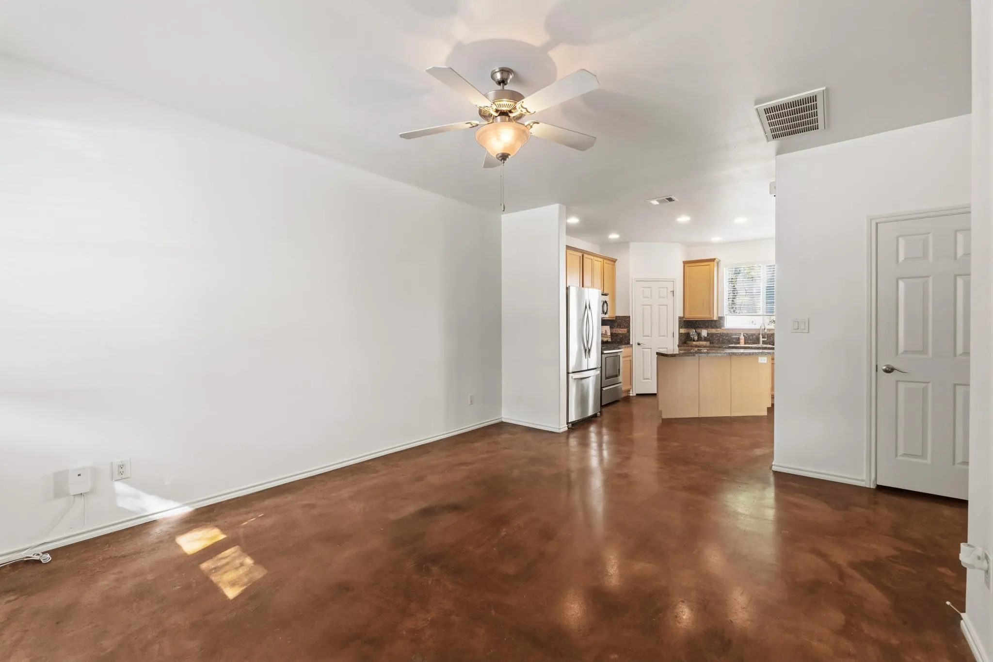 Photo 5 of 512 EBERHART LN #1905